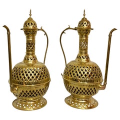 Paire de lampadaires ou de lampes de table marocains en laiton:: faits à la main en forme de filigrane