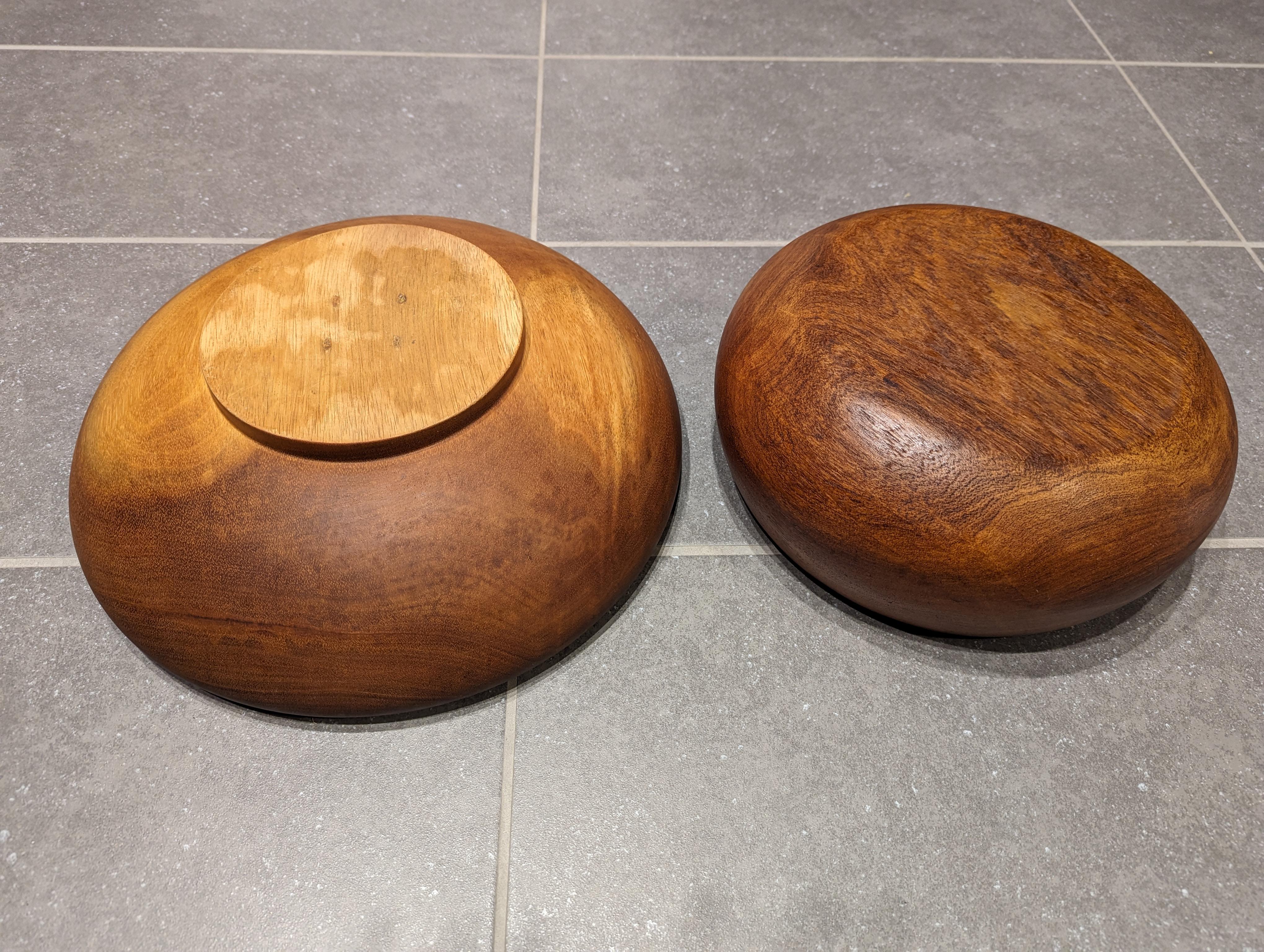 Pair of large teak bowls In Good Condition For Sale In Cedar Falls, IA
