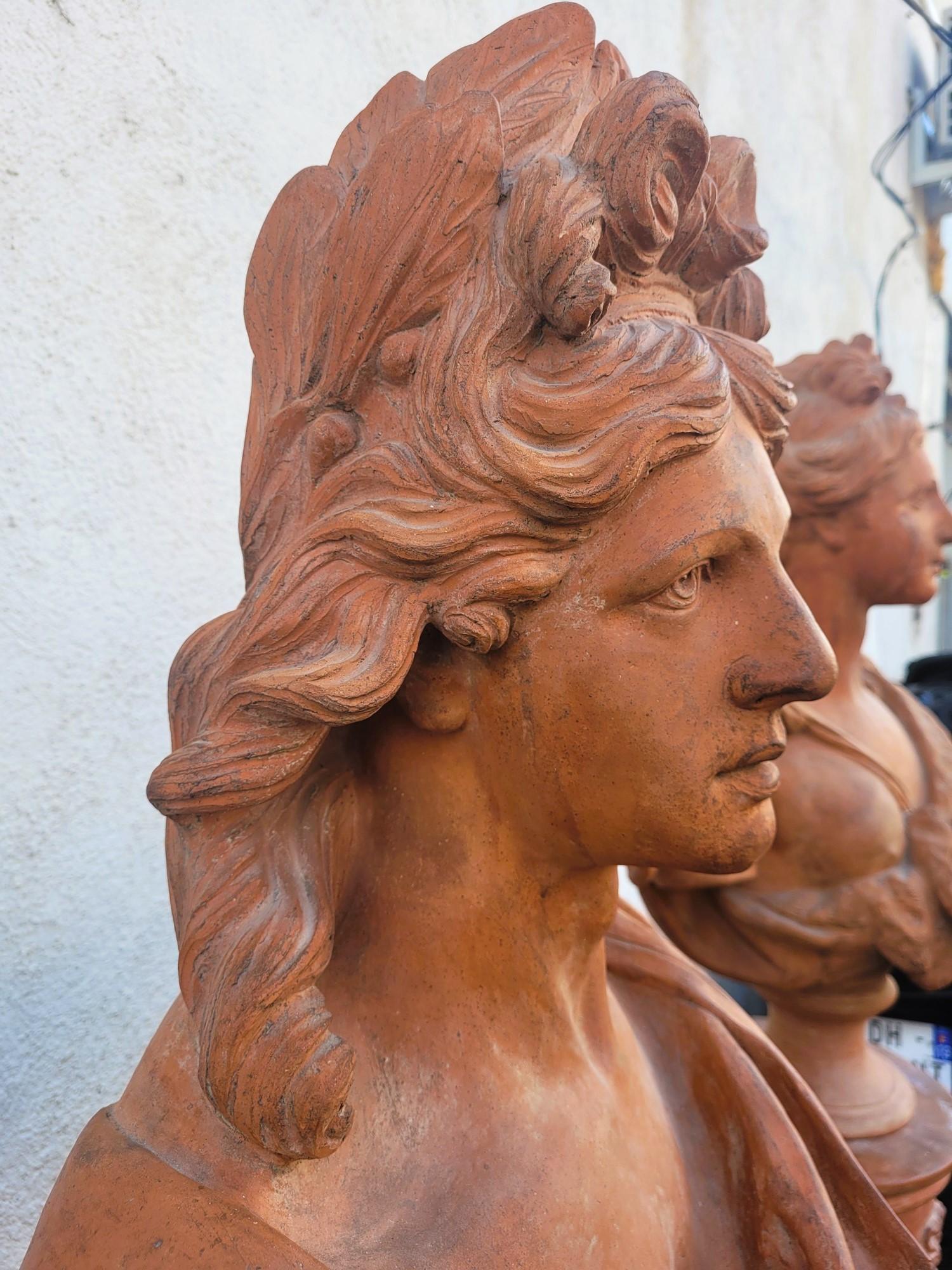 Paire de grands bustes en terre cuite, Apollo et Diane, XVIIIe siècle en vente 4