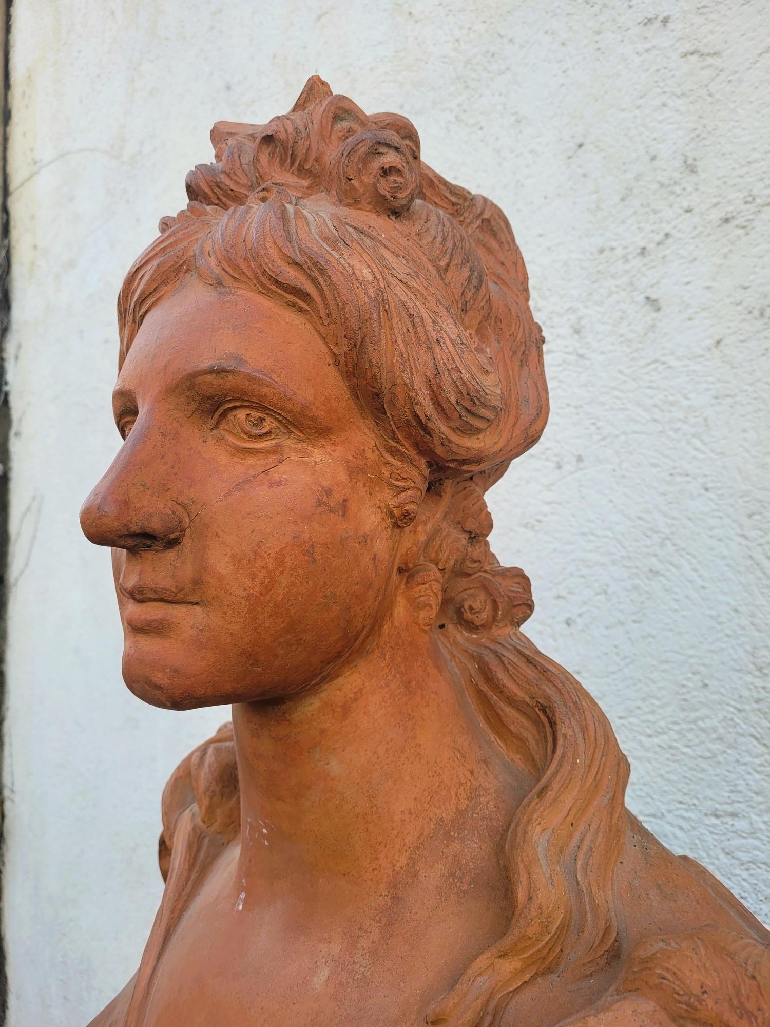 Européen Paire de grands bustes en terre cuite, Apollo et Diane, XVIIIe siècle en vente