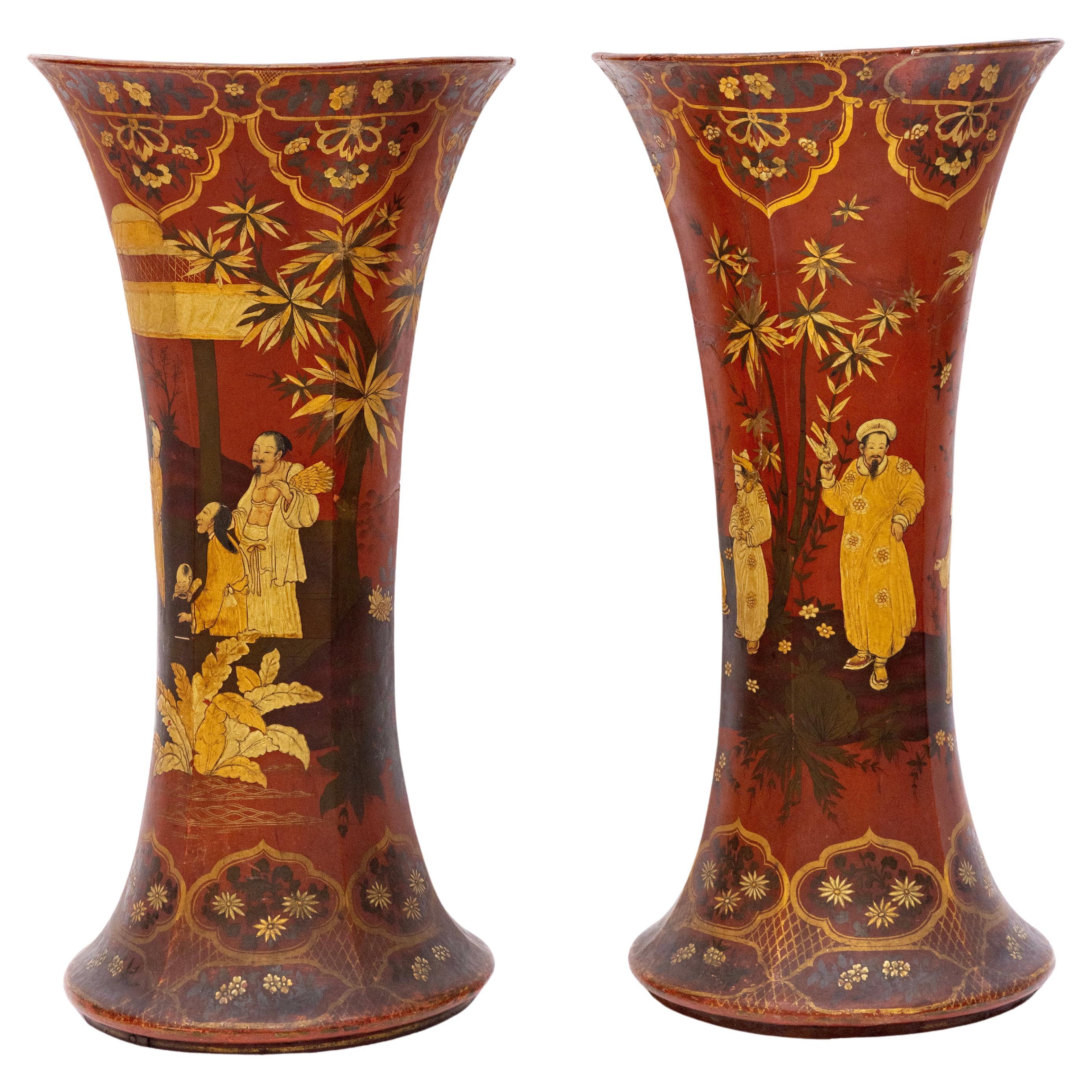 Coppia di grandi vasi da terra in terracotta con decorazione originale a cineserie