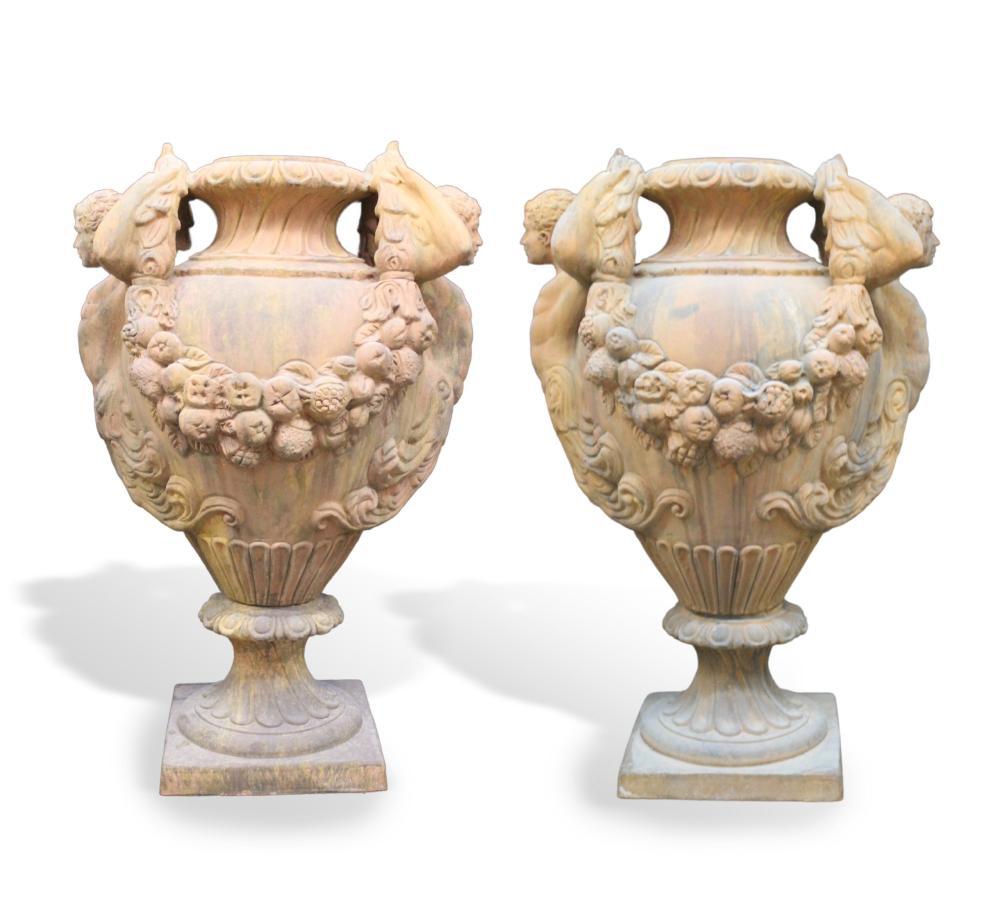 Paar große Terrakotta-Vasen (20. Jahrhundert) im Angebot