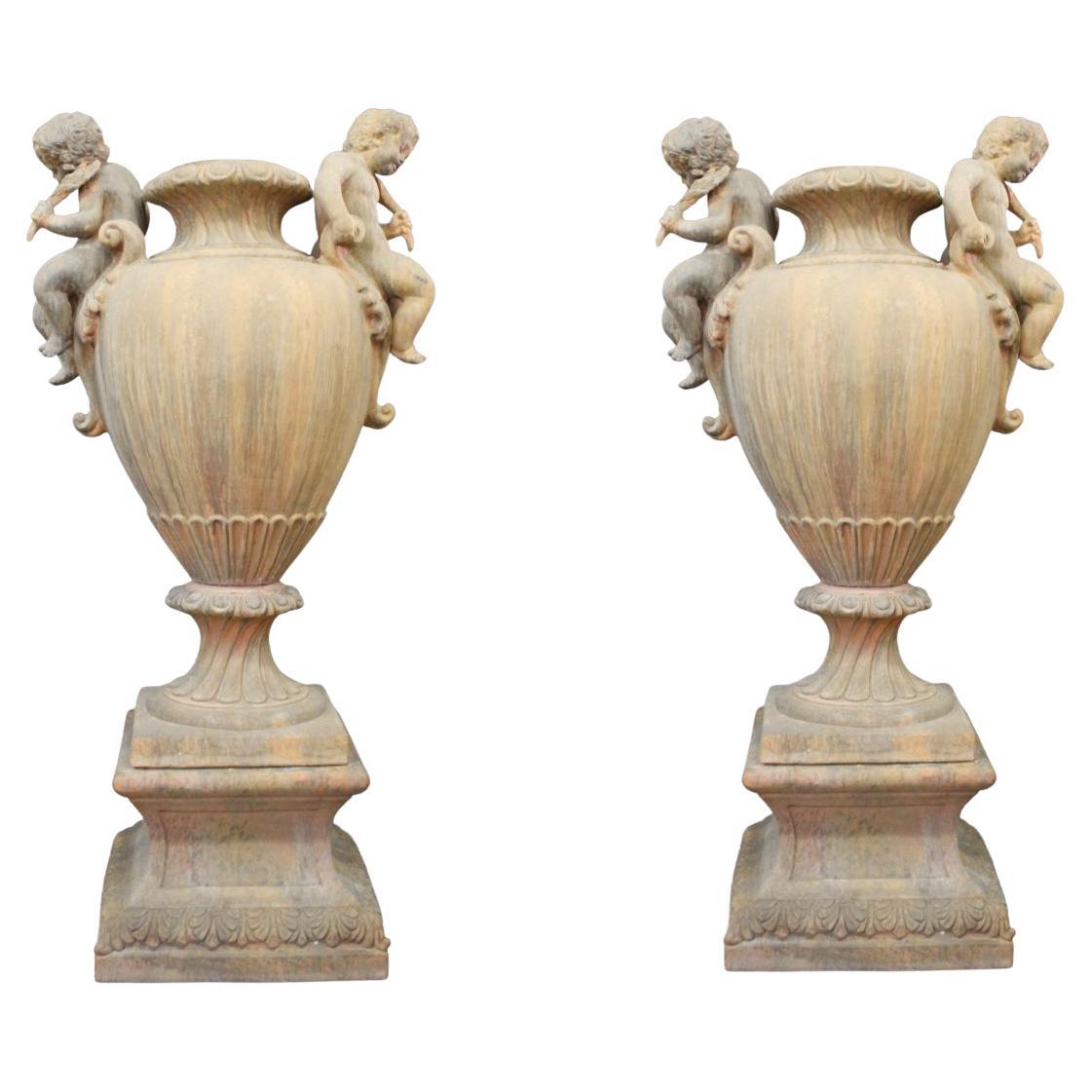 Paar große Terrakotta-Vasen