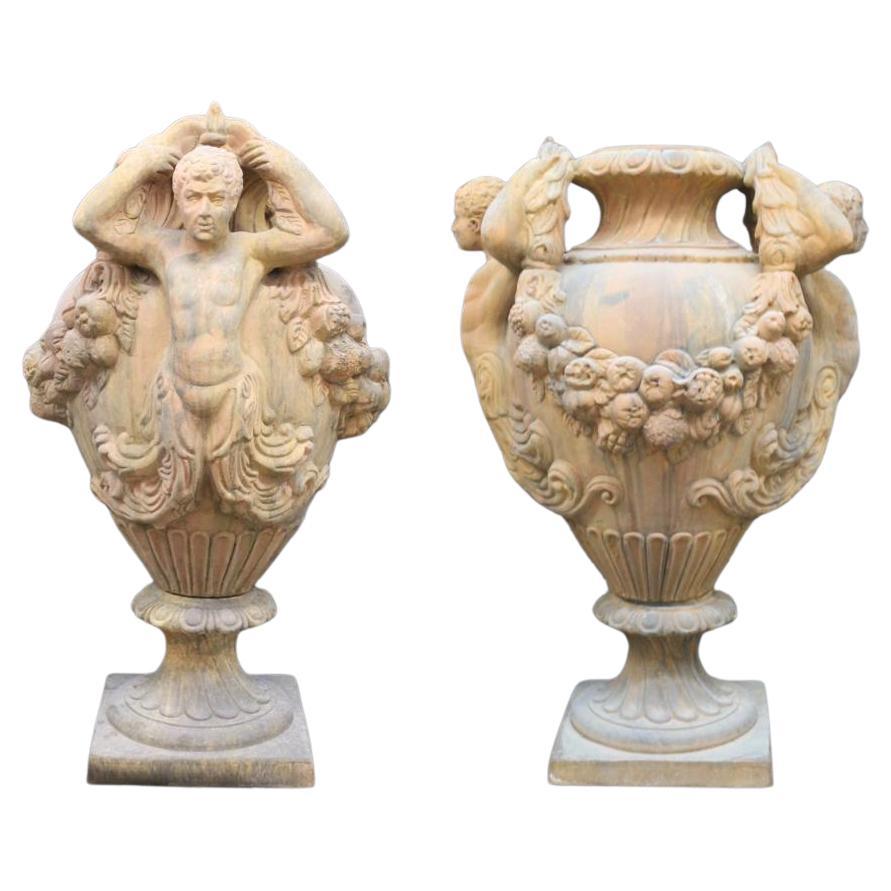 Paar große Terrakotta-Vasen im Angebot