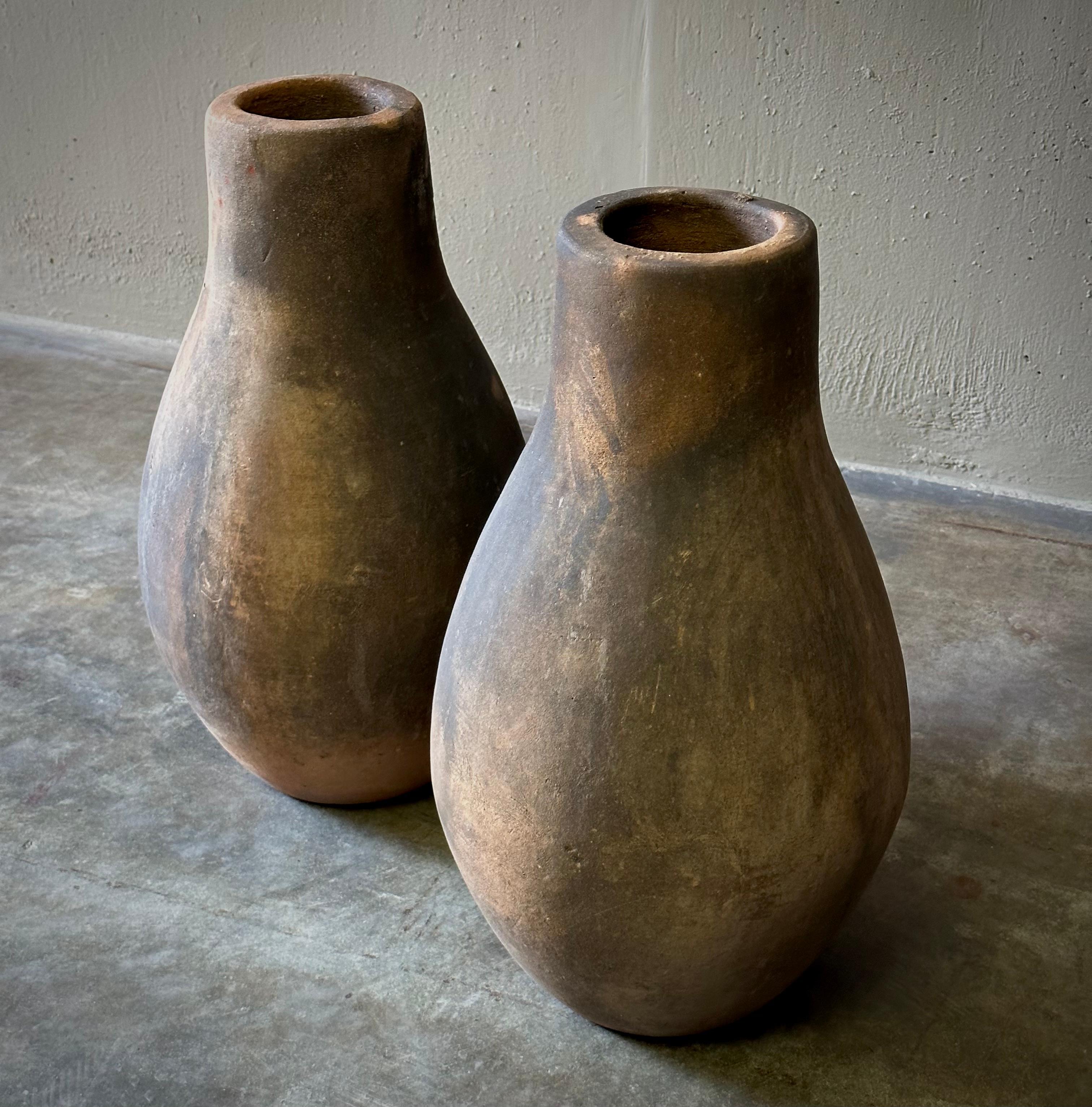 Pair of Large Terracotta Vessels In Good Condition For Sale In Los Angeles, CA