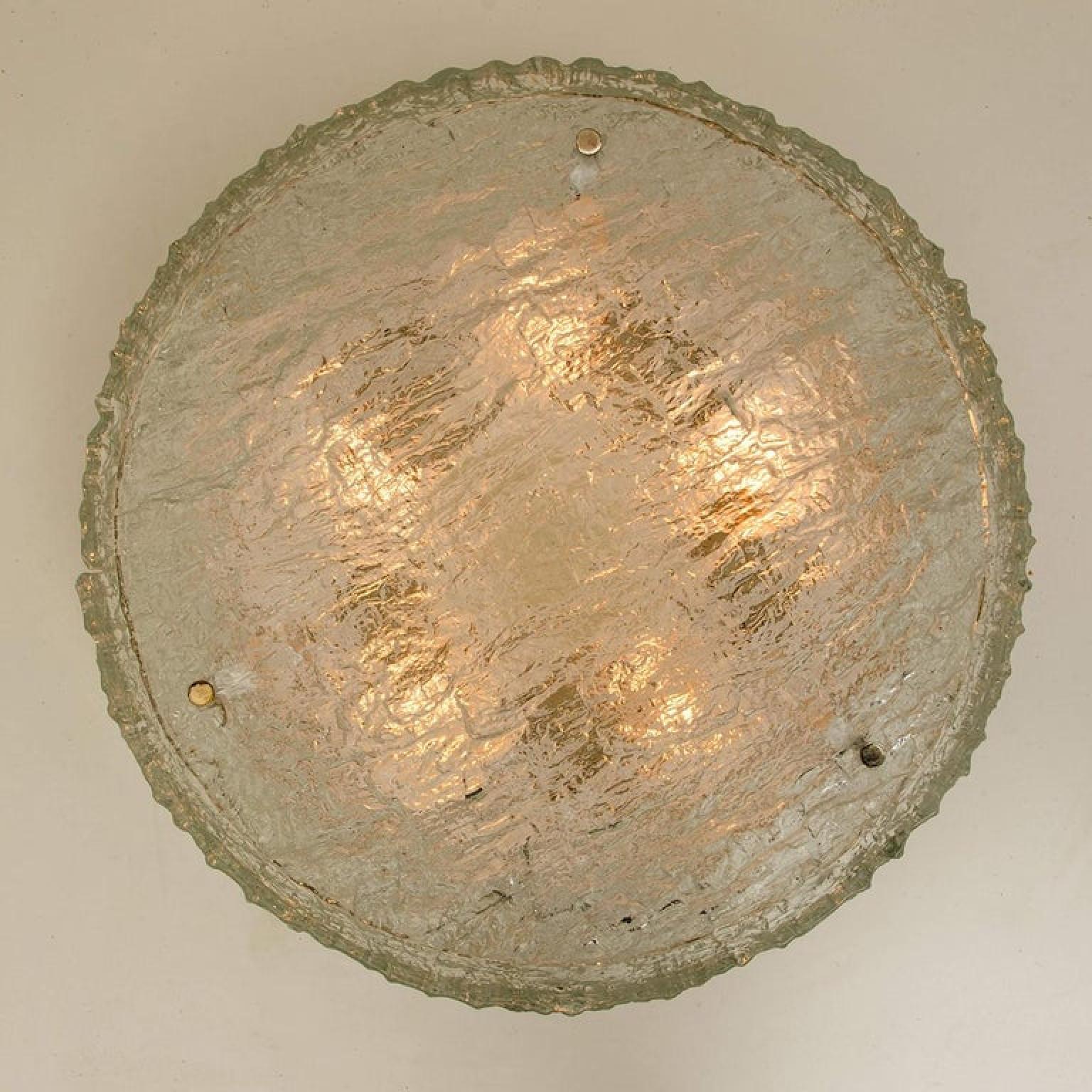 Ein Paar große Einbaubeleuchtung aus strukturiertem Glas von Kaiser, 1960 (Metall)