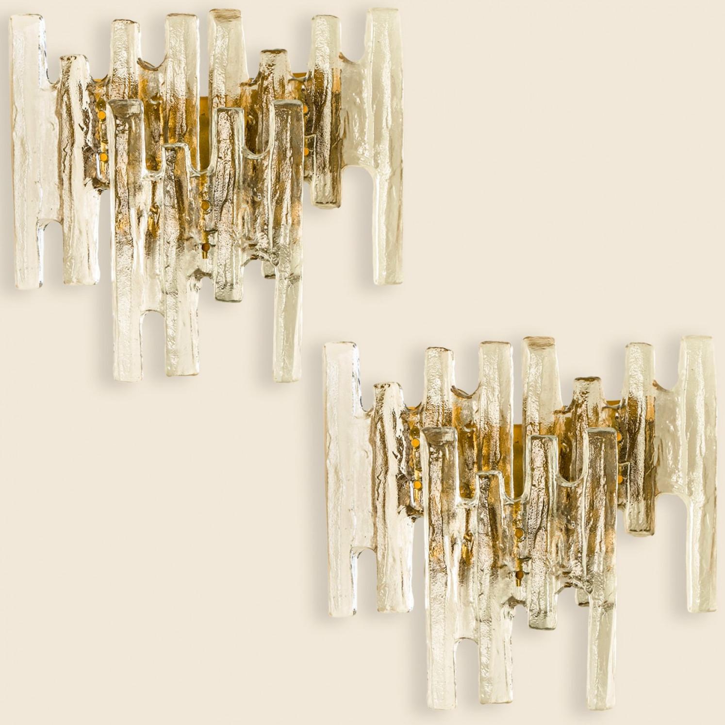 Beautiful high quality light fixture made by Kalmar, Austria. Manufactured in mid century, circa 1970 (at the end of 1960s and beginning of 1970s).

This XL wall light features lights made of handmade ice glass and brass back plate. The sides