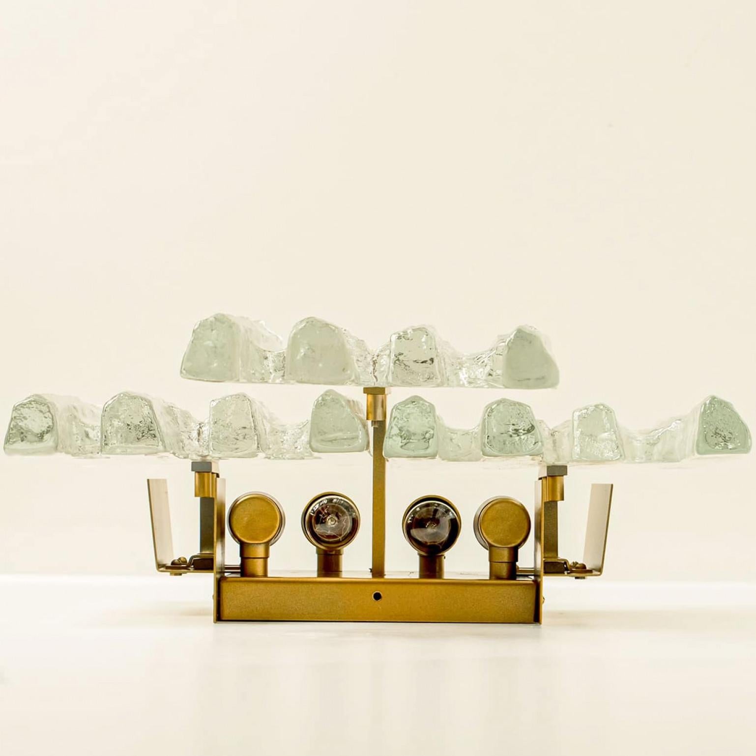 Pair of Large Textured Ice glass Wall Lights by Kalmar, 1960s en Bueno estado para la venta en Rijssen, NL