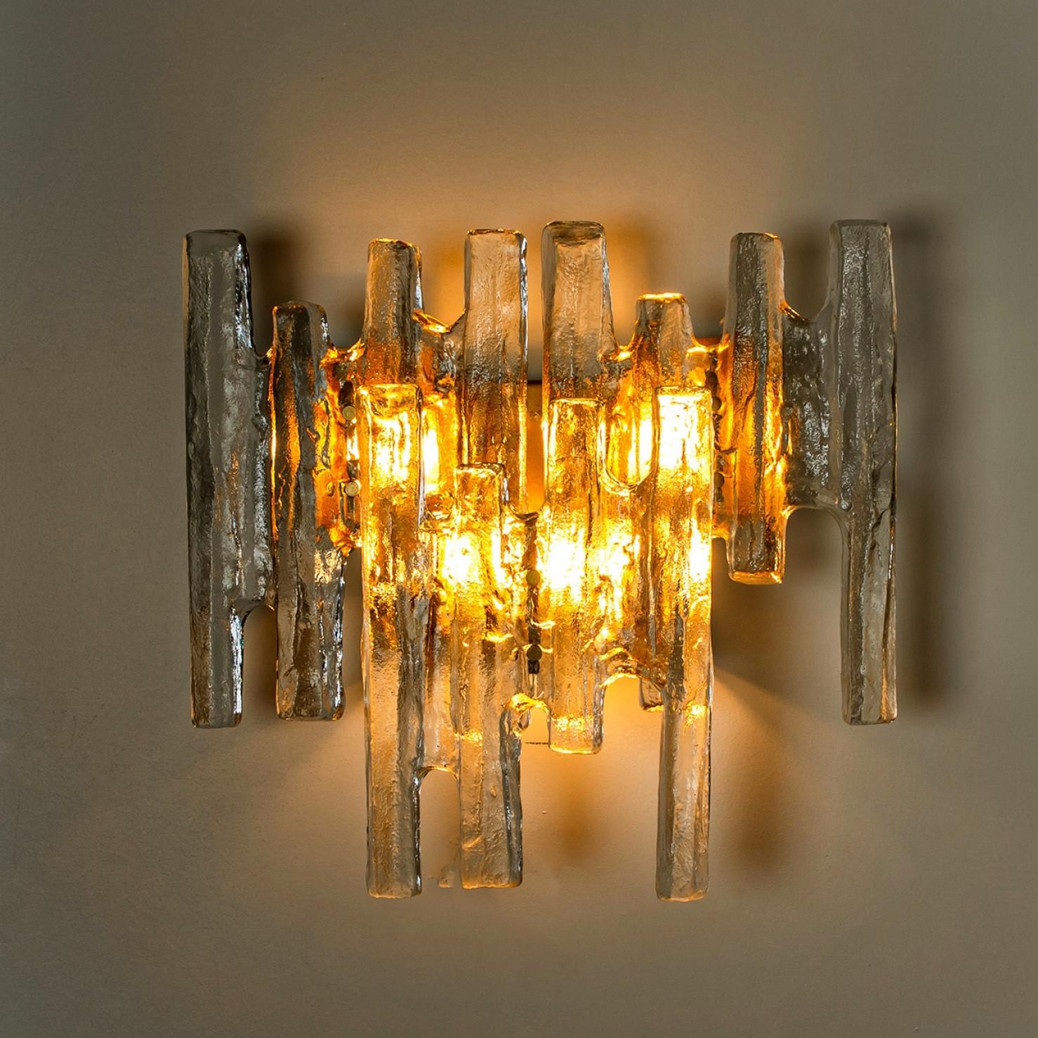 Pair of Large Textured Ice glass Wall Lights by Kalmar, 1960s en venta 1