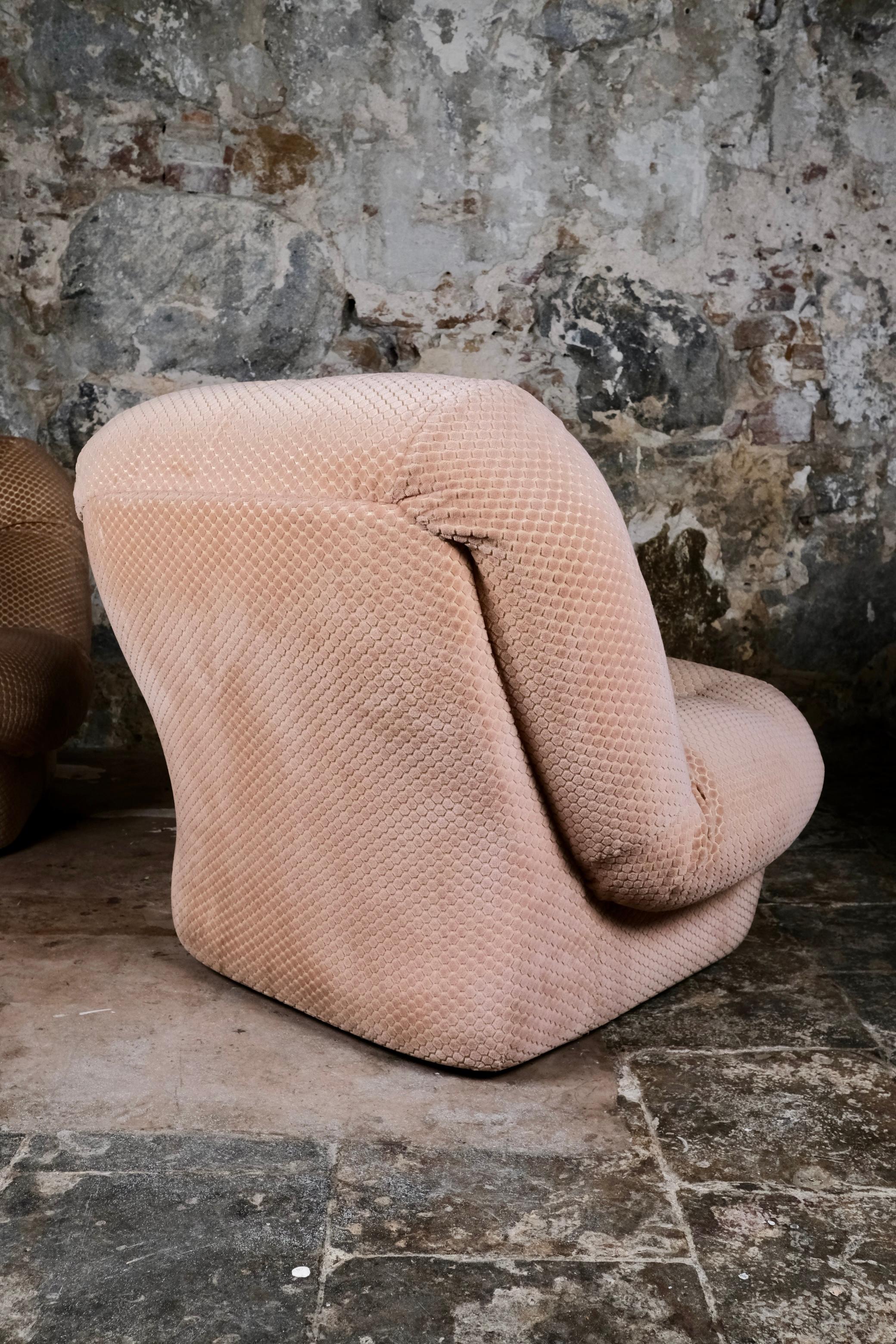 Paar große Sessel aus strukturiertem Samt aus Frankreich, 1970 im Angebot 2