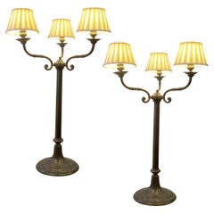 Paire de grandes lampes de table à trois bras en bronze massif vers 1900, françaises