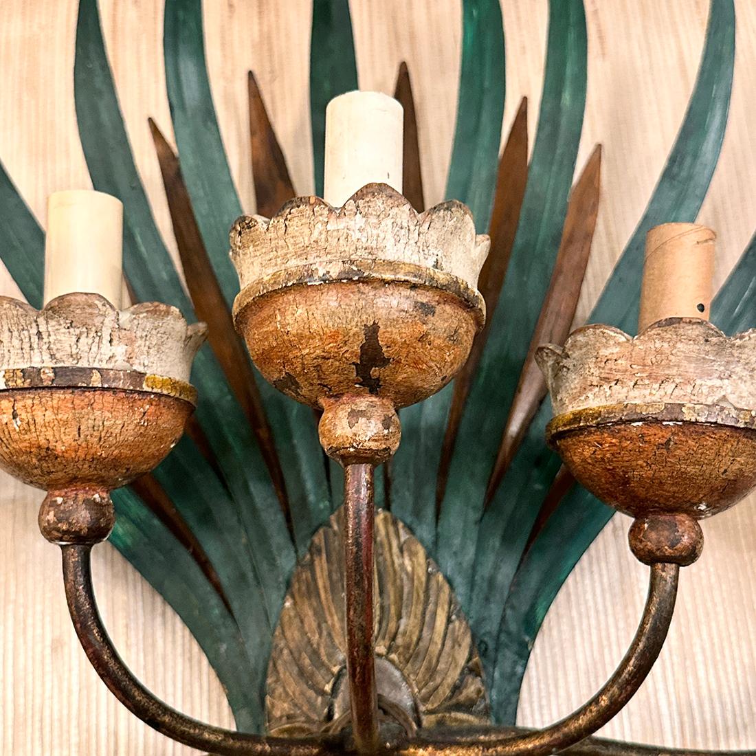 A pair of circa 1920's Italian painted metal and wood sconces with 5 lights. The backplate made of painted tole resembling a palm frond.

Measurements:
Height: 21