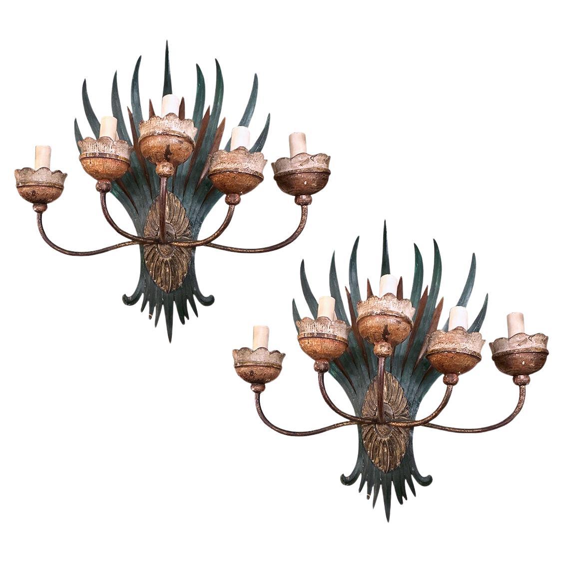 Paire de grandes appliques en bois et tôle