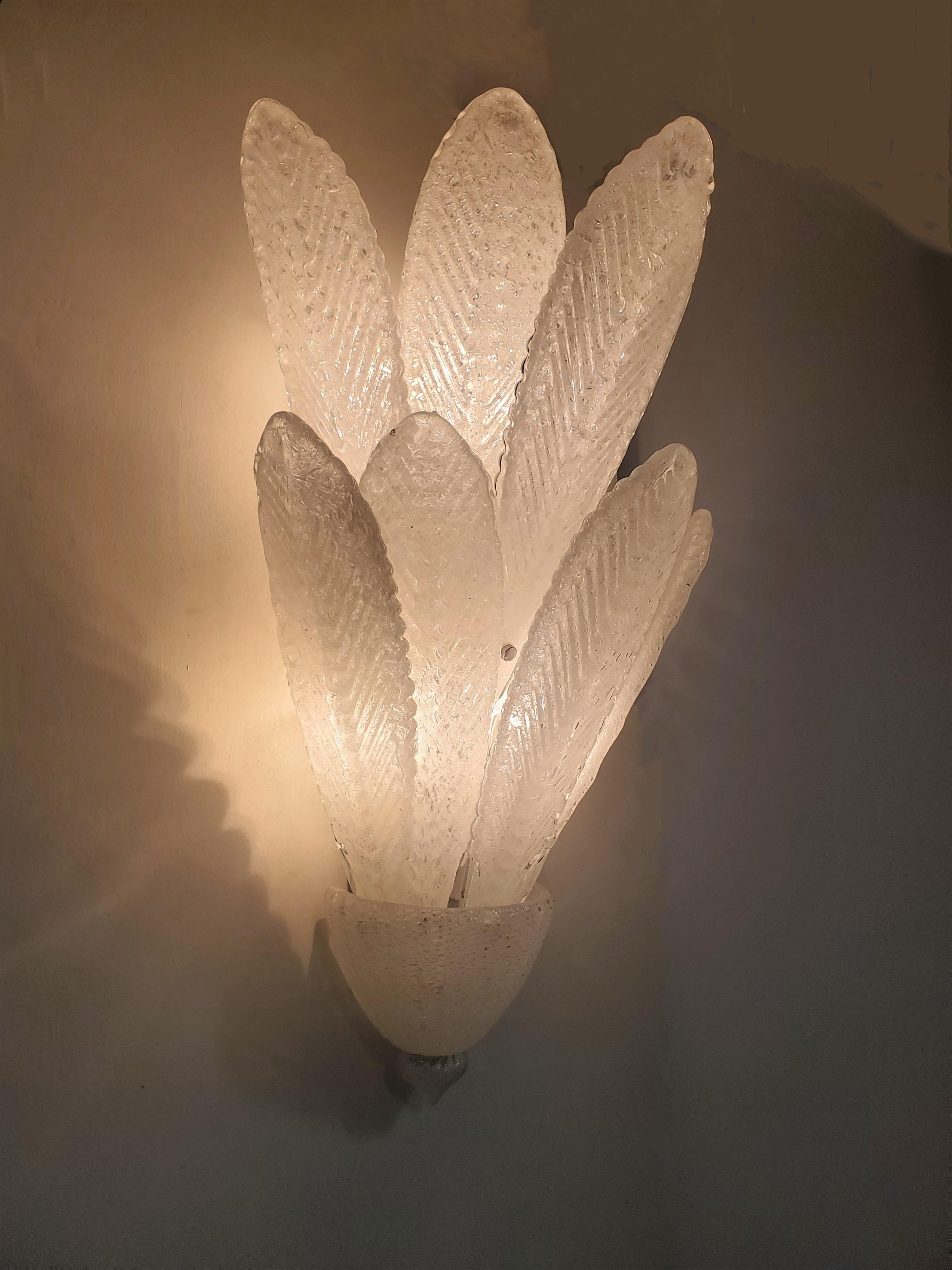 Pareja de grandes apliques de plumas de cristal de Murano soplado a mano de dos niveles Barovier et Toso  en venta 2