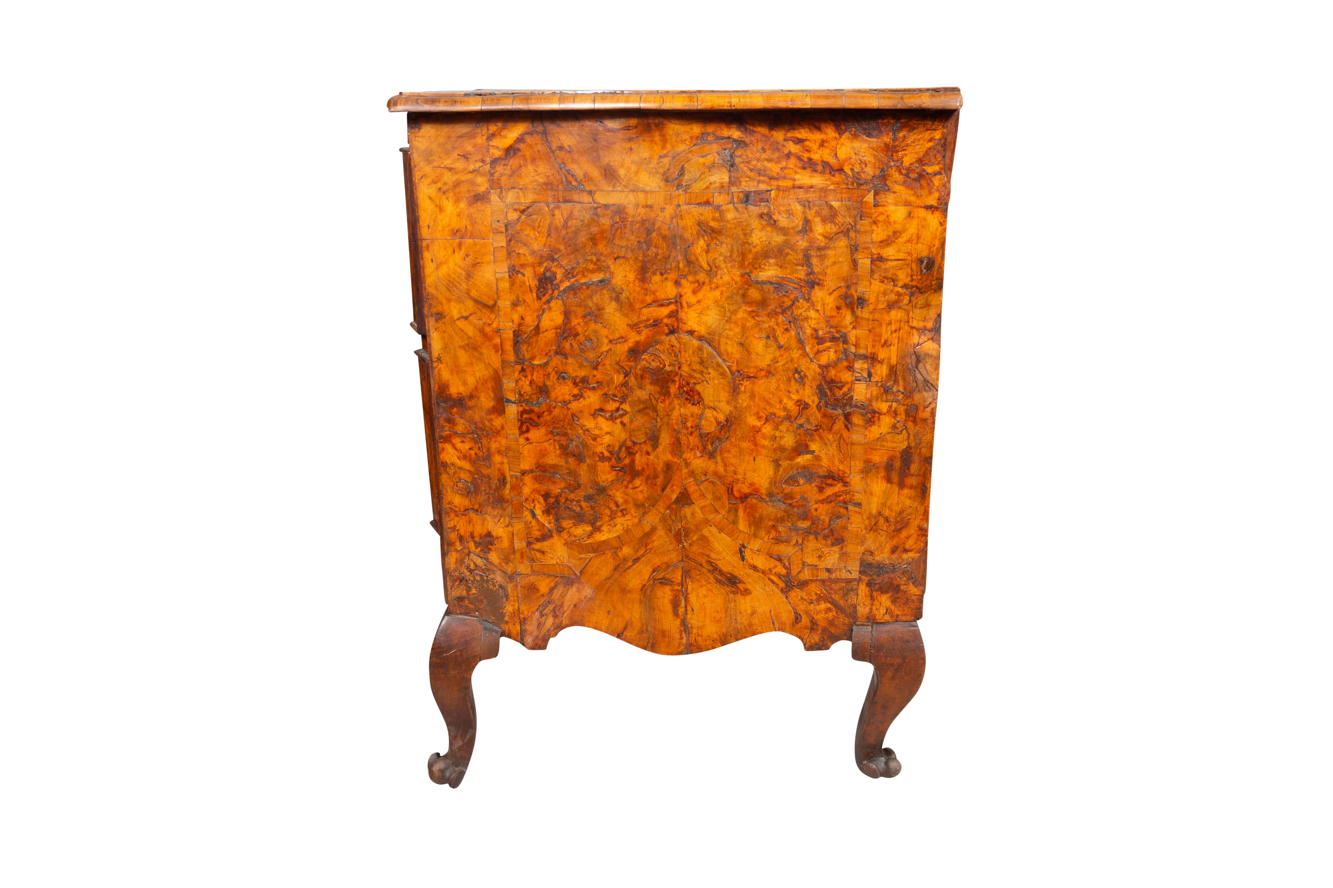 Pair Of Large Venetian Rococo Walnut Commodes For Sale 5