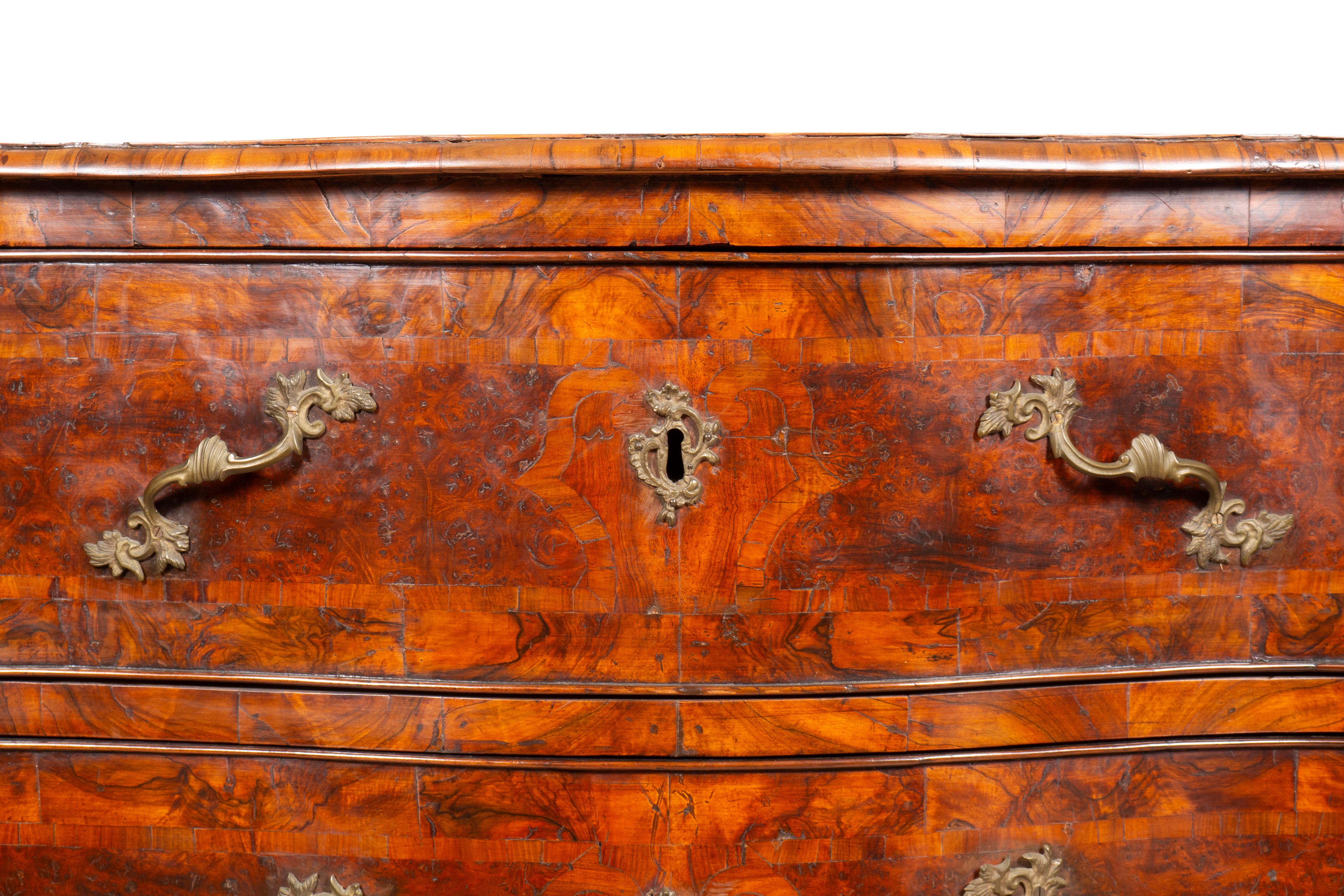Pair Of Large Venetian Rococo Walnut Commodes For Sale 11