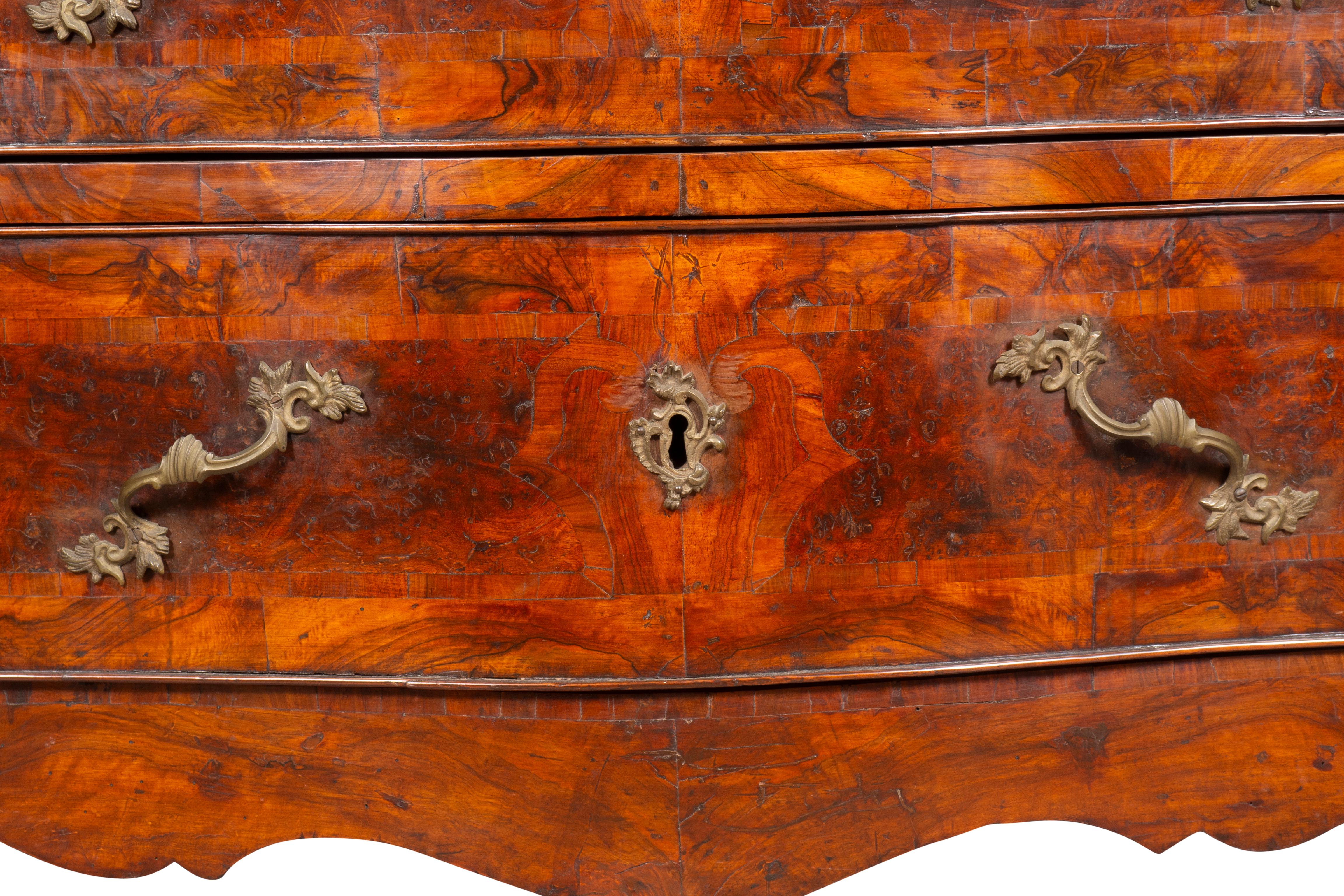 Pair Of Large Venetian Rococo Walnut Commodes For Sale 12