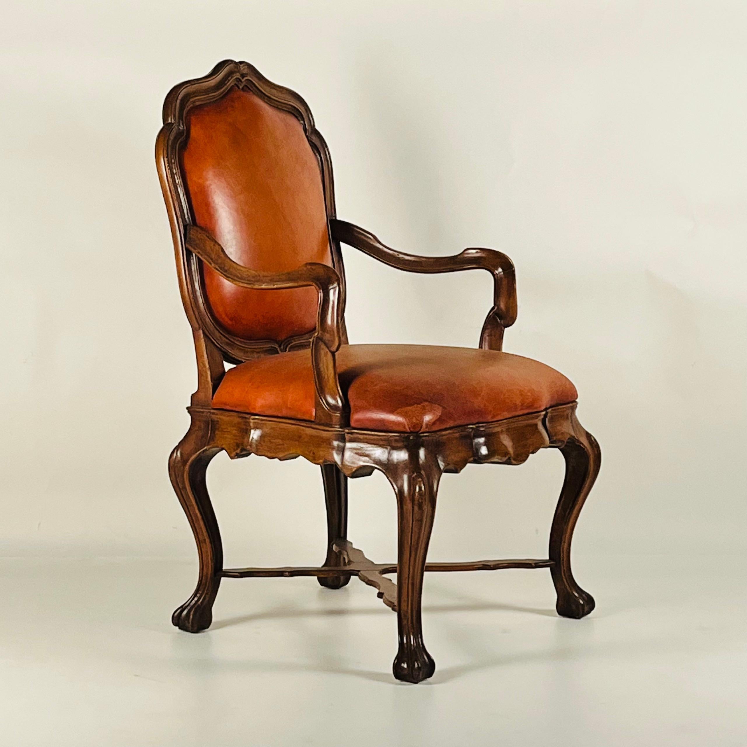 Paire de grands fauteuils en noyer vénitien par Therien Studio Workshops en vente 5