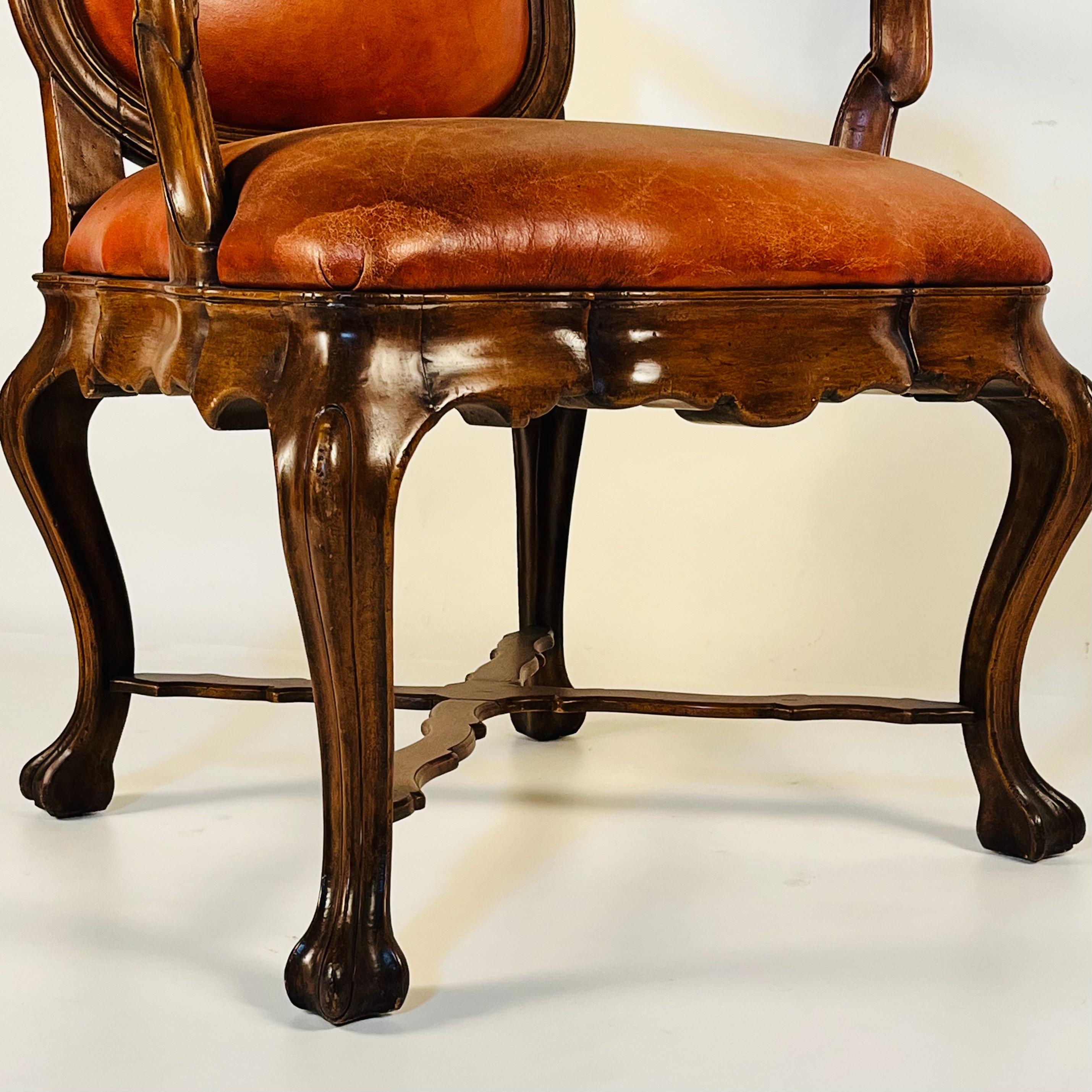 Paire de grands fauteuils en noyer vénitien par Therien Studio Workshops en vente 7