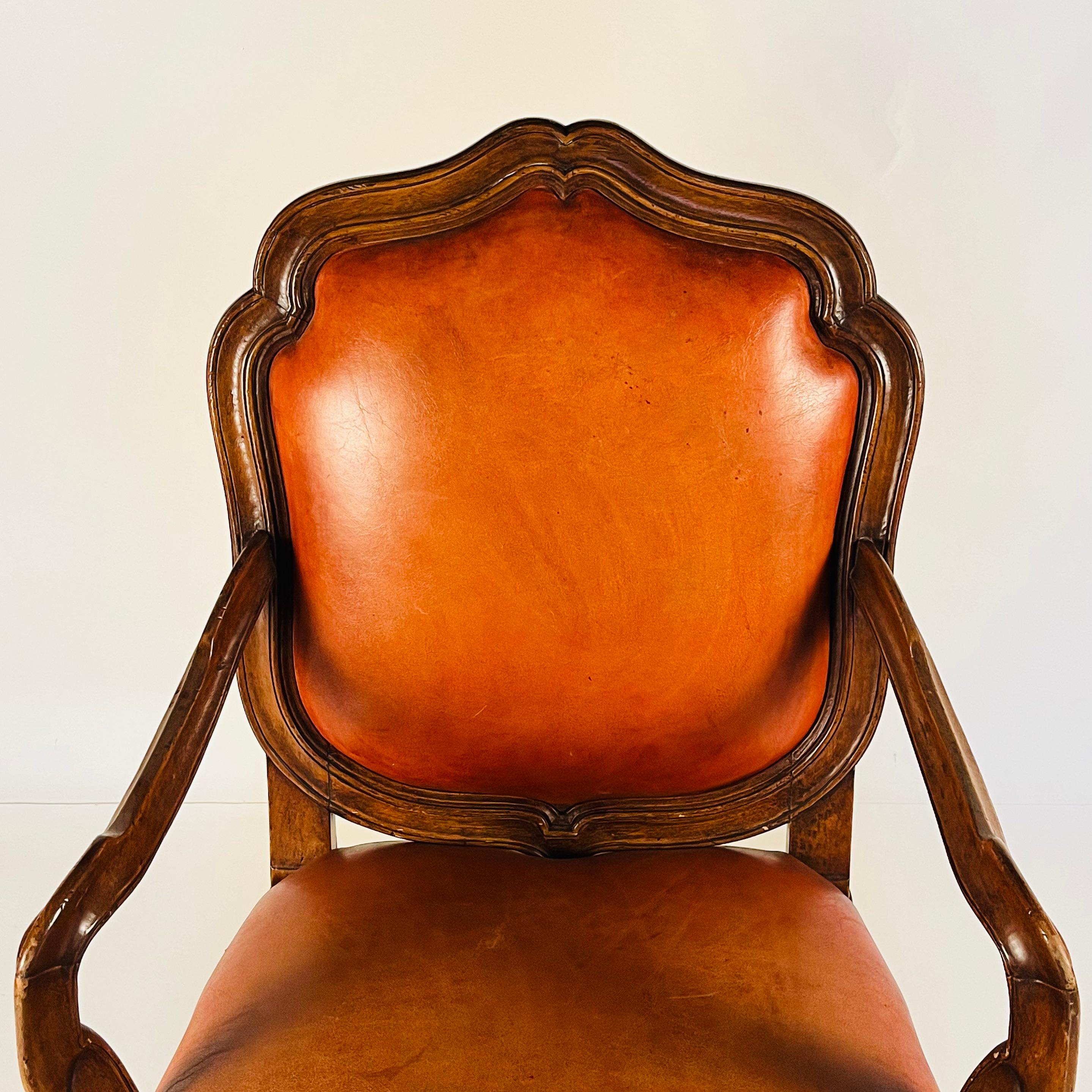 Paire de grands fauteuils en noyer vénitien par Therien Studio Workshops en vente 9