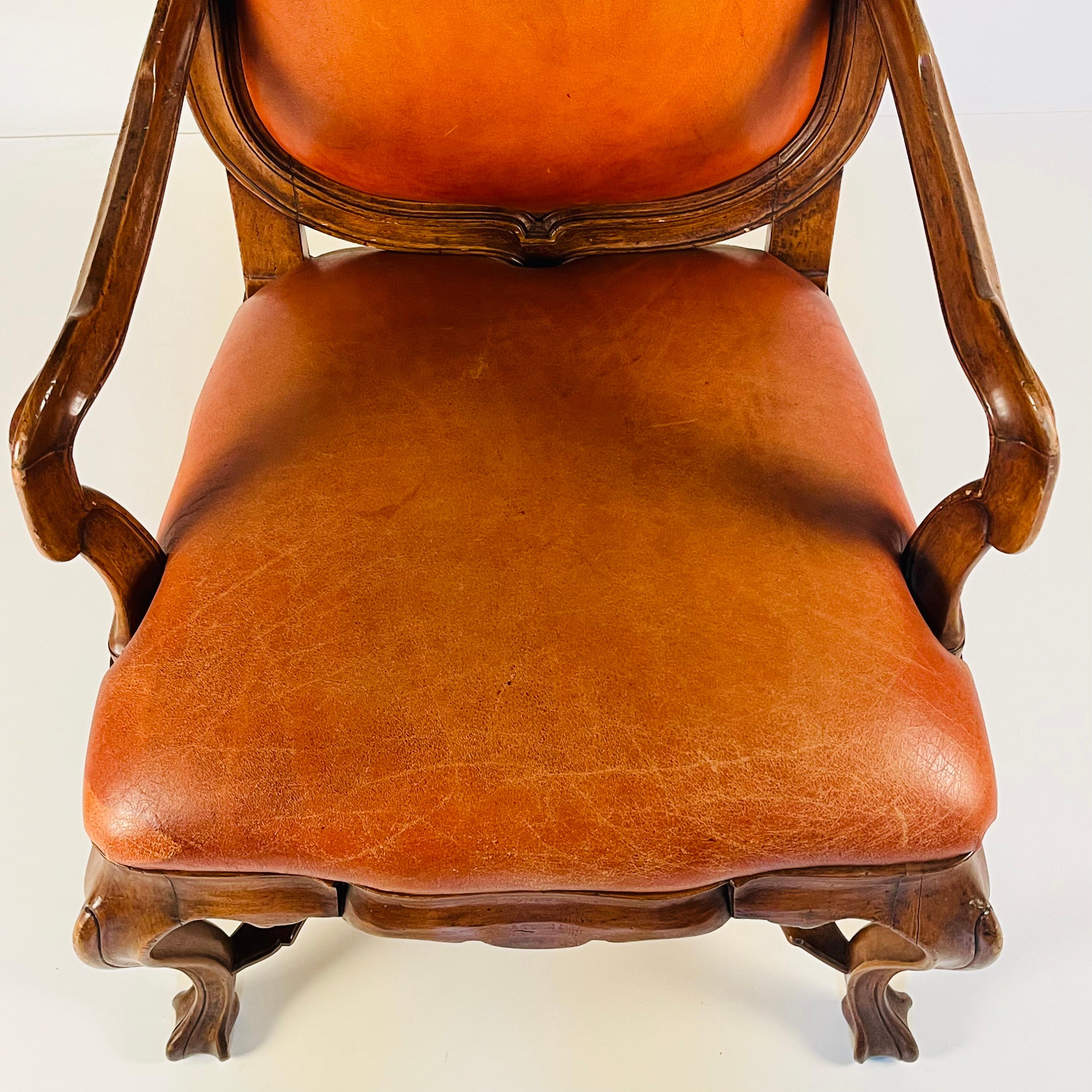 Paire de grands fauteuils en noyer vénitien par Therien Studio Workshops en vente 10