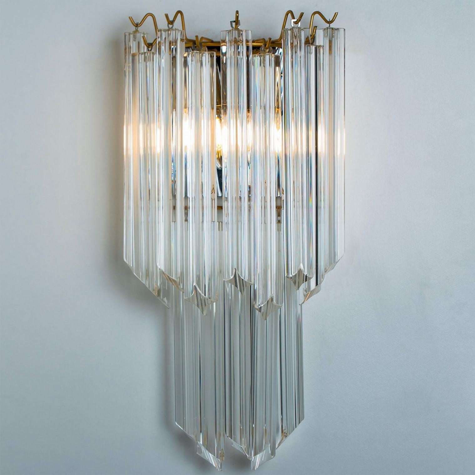Pair of Large Venini Style Clear Gold Glass Sconces, 1970 In Good Condition For Sale In Rijssen, NL