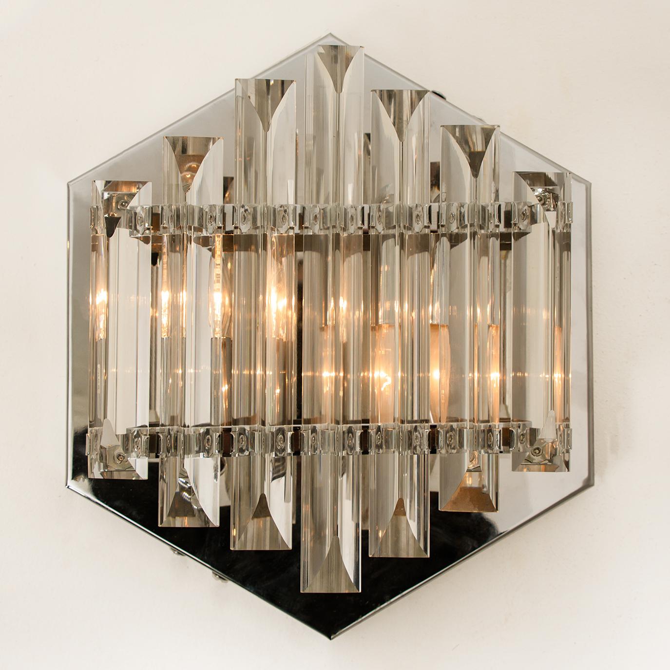 Pair of Venini style glass sconces with triedi crystals, manufactured in circa 1970 (late 1960s and early 1970s) featuring seven crystals clear glass 