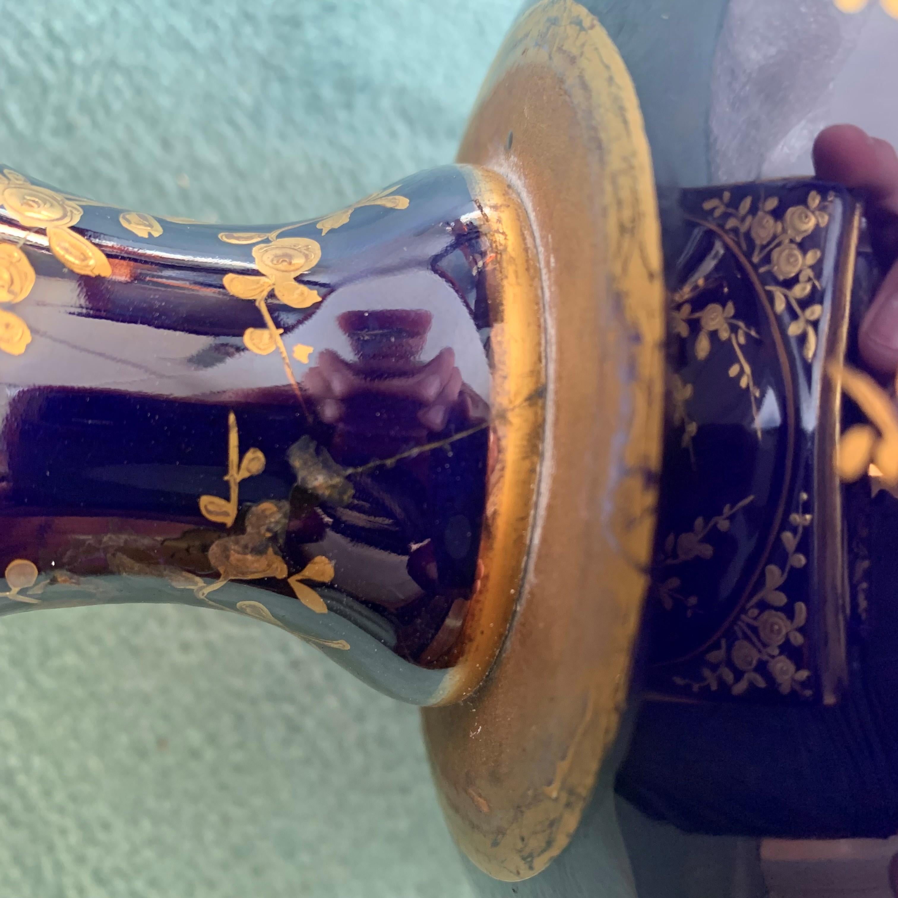 Paire de grands vases viennois/Urns en vente 5
