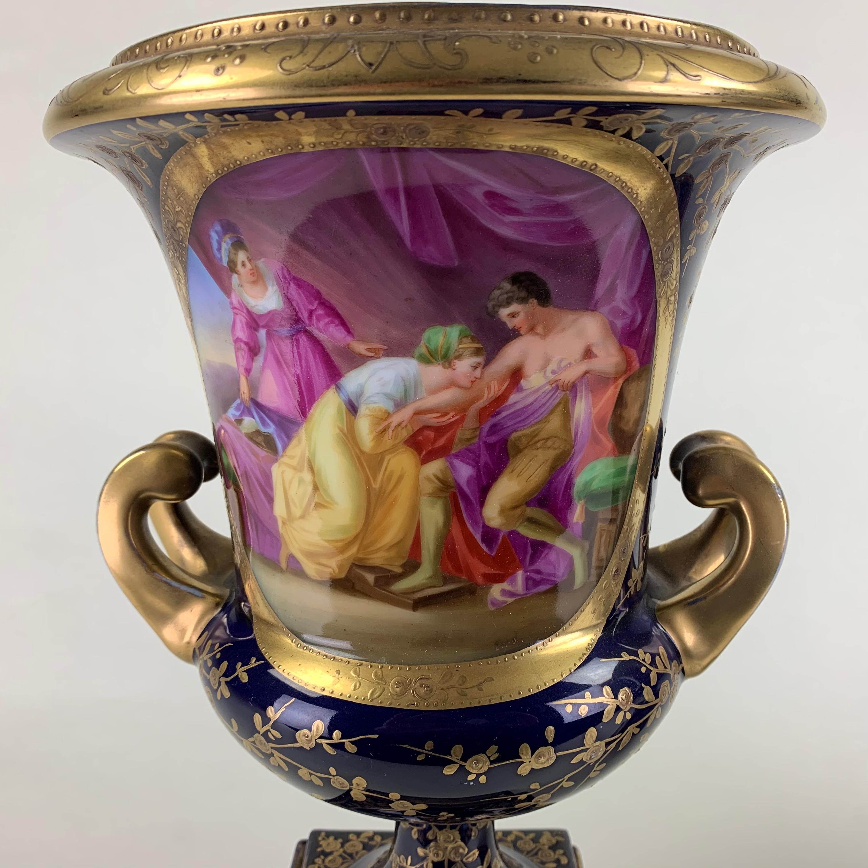 XIXe siècle Paire de grands vases viennois/Urns en vente