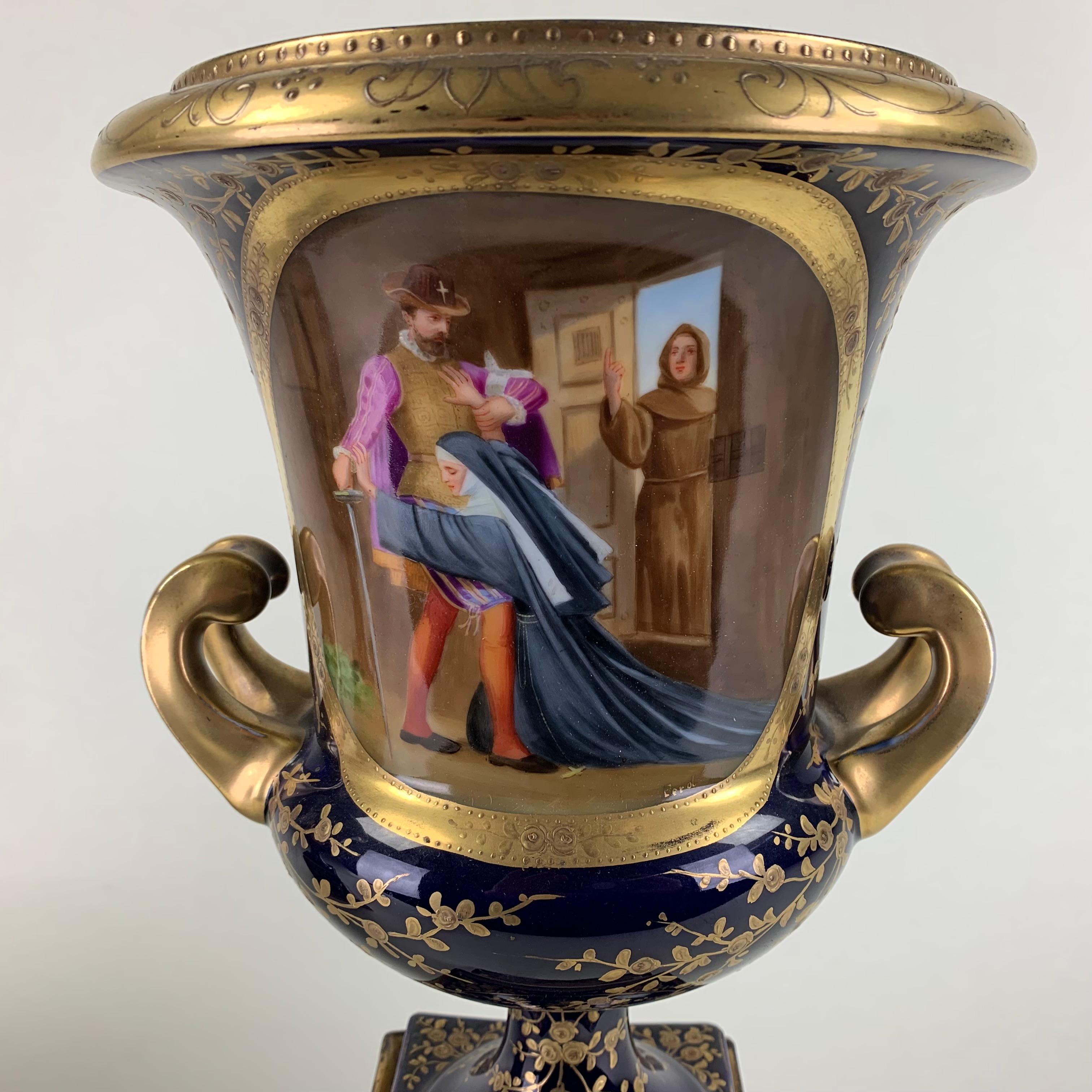 Porcelaine Paire de grands vases viennois/Urns en vente