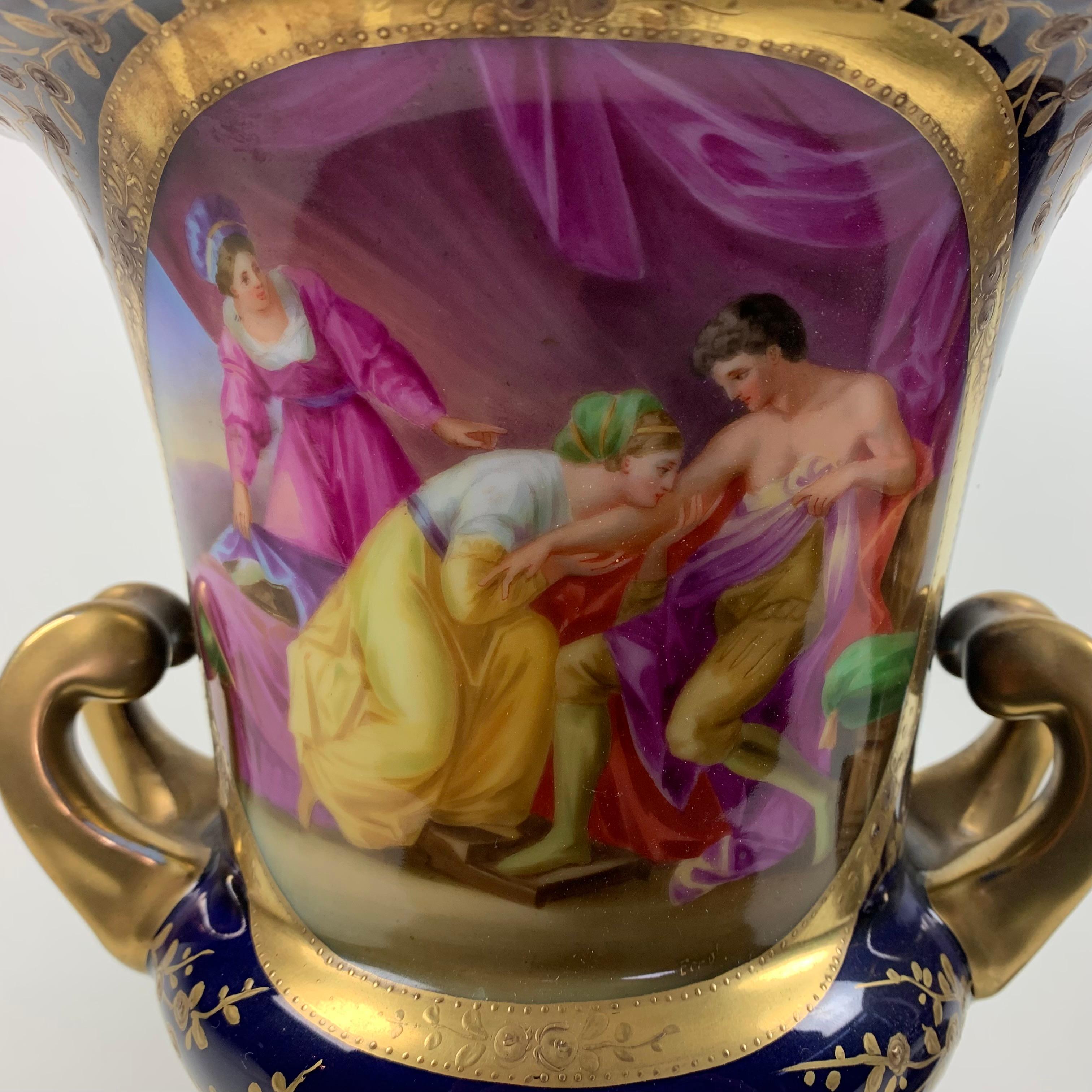 Paire de grands vases viennois/Urns en vente 2