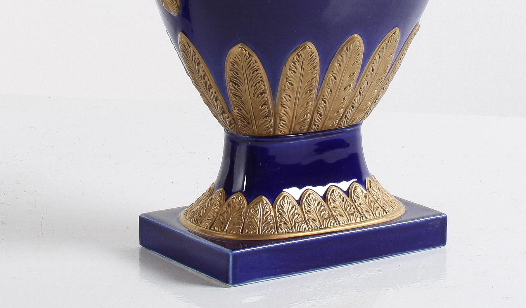 Pair of Large Vintage 80s Rococo Regency Vases By Agostinelli Italy for Harrods For Sale 5