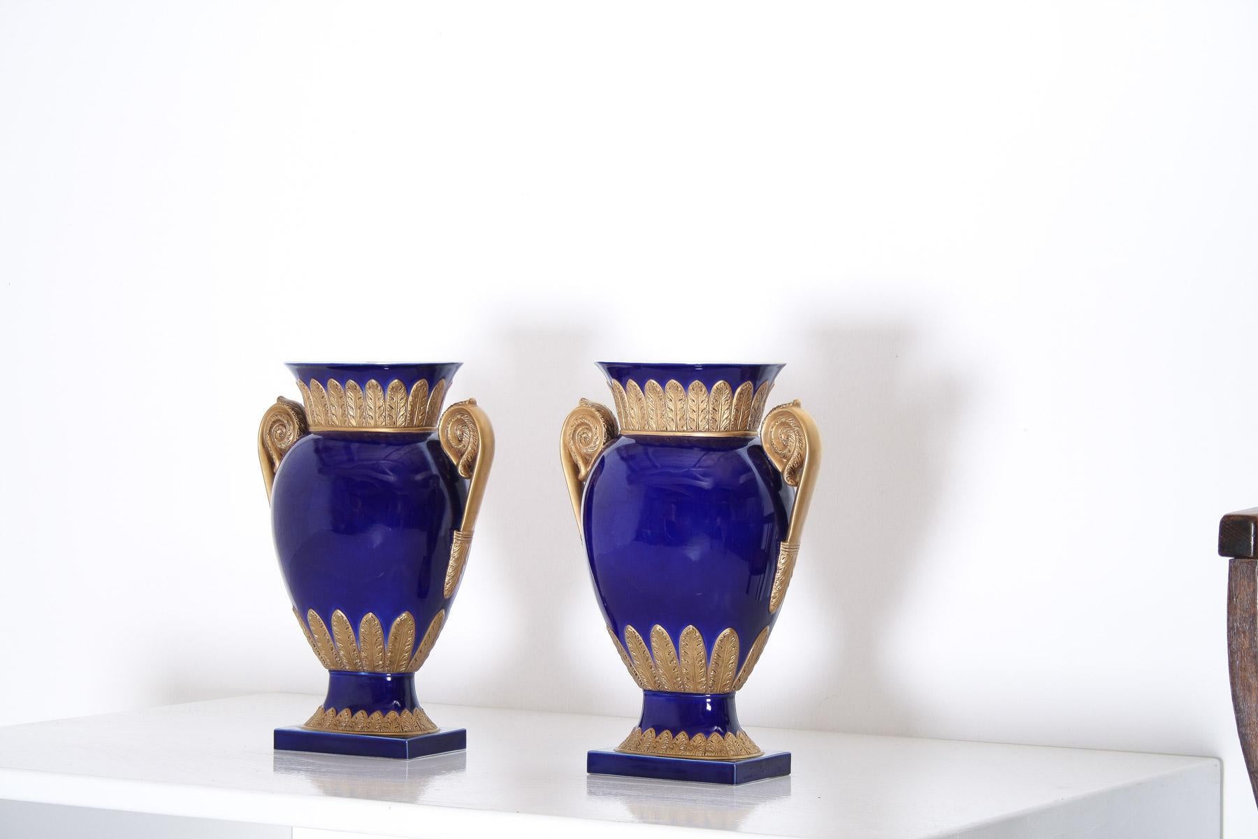 Pair of Large Vintage 80s Rococo Regency Vases By Agostinelli Italy for Harrods In Good Condition For Sale In Llanbrynmair, GB