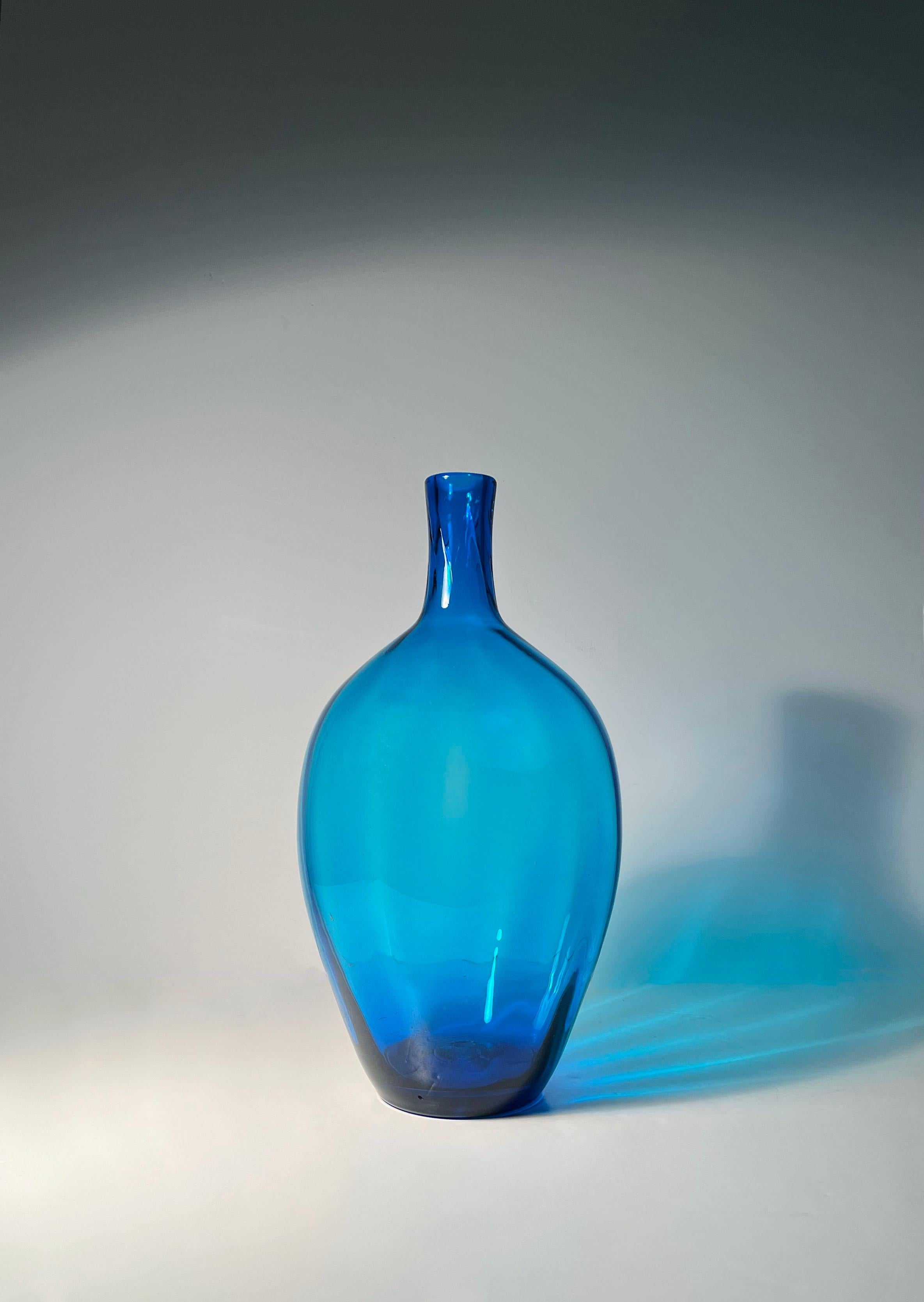 Mid-Century moderno Coppia di grandi basi per lampade in vetro Blenko blu d'epoca di Joel Philip Myers in vendita