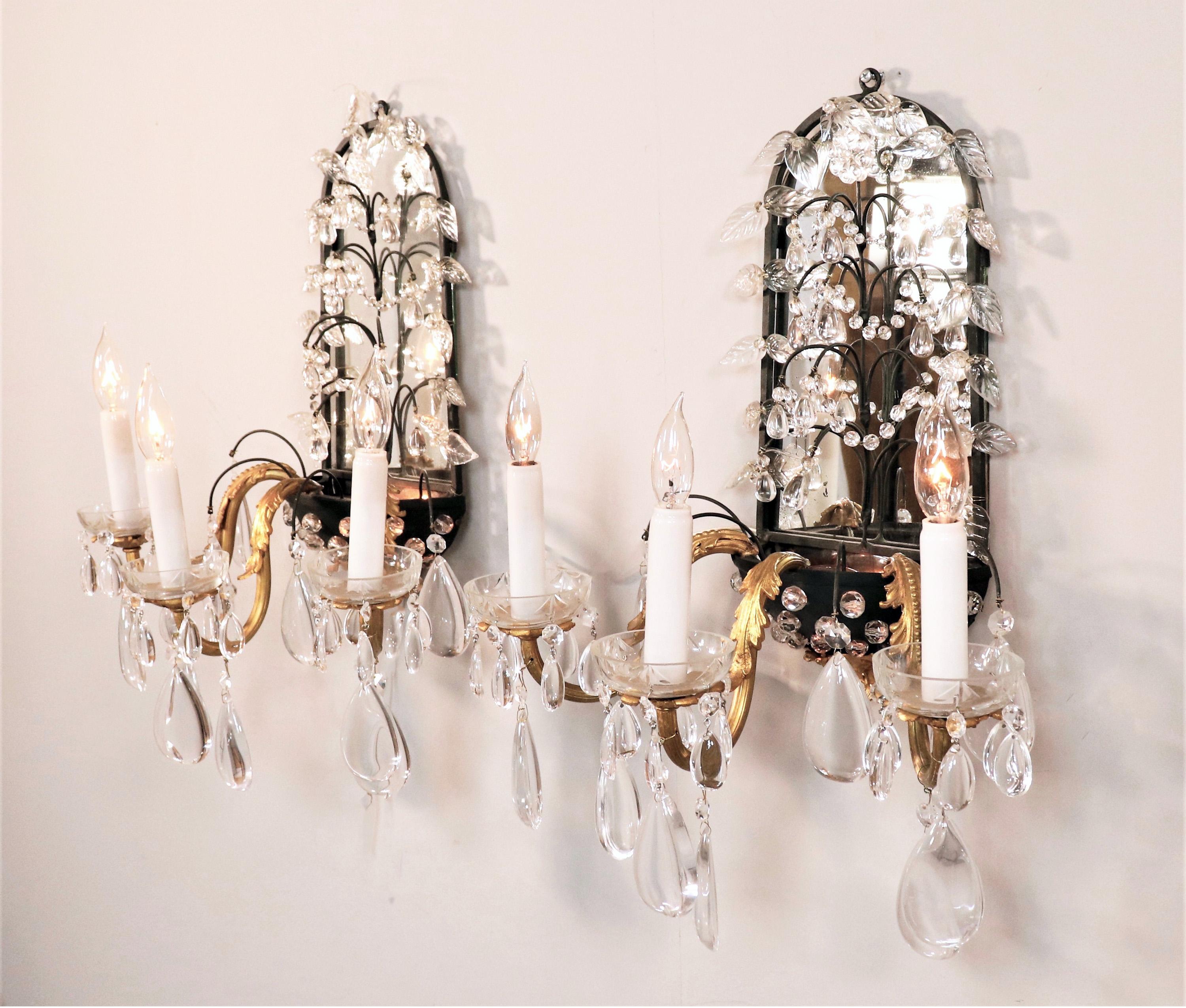 Français Paire de grandes appliques de style Louis XV attribuées à la Maison Baguès en vente
