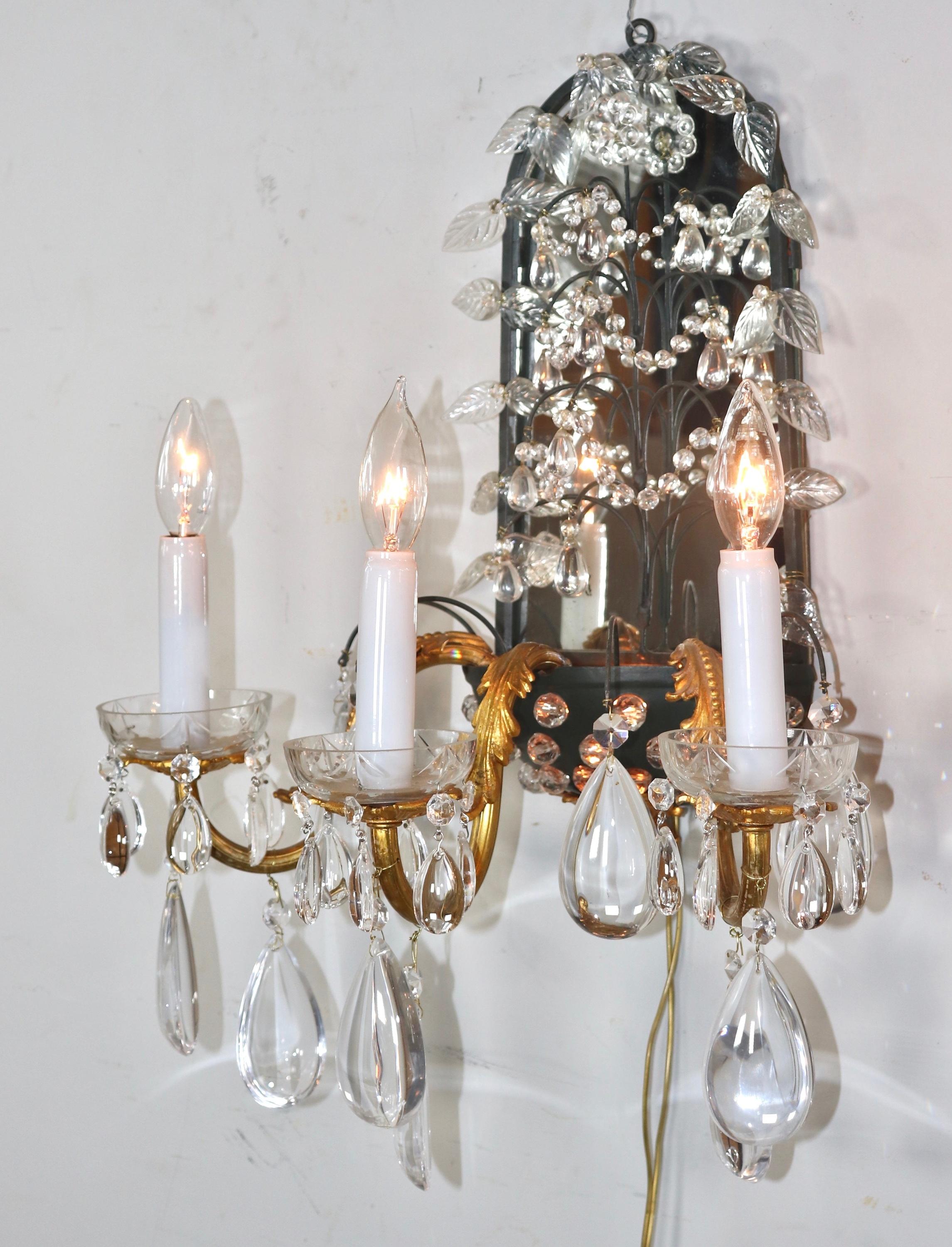 20ième siècle Paire de grandes appliques de style Louis XV attribuées à la Maison Baguès en vente