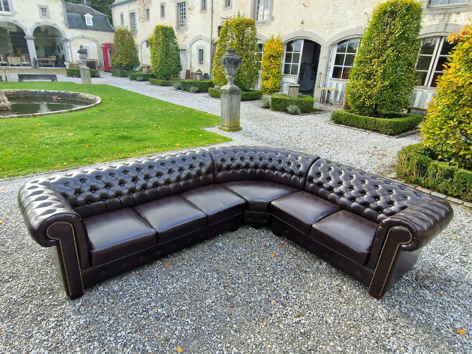 Pair of Large Vintage Leather Corner Chesterfield Sofas In Good Condition For Sale In Petworth,West Sussex, GB