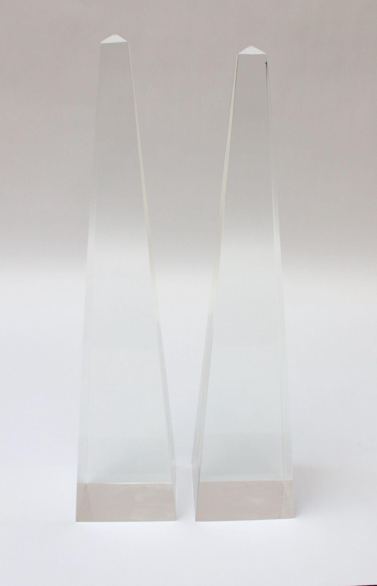 Pair of Large Vintage Lucite Decorative Obelisks In Good Condition For Sale In Brooklyn, NY