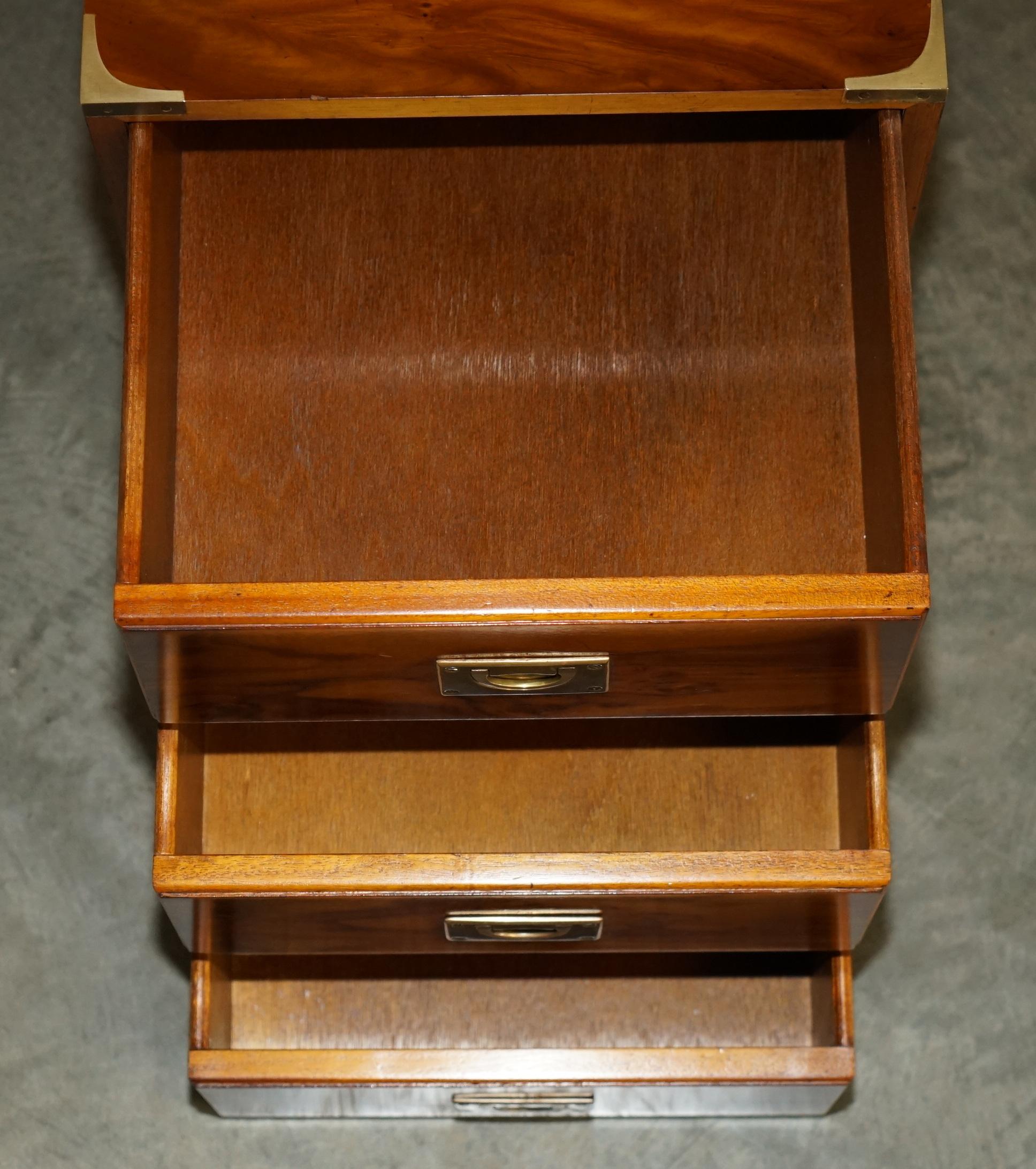 PAIR OF LARGE ViNTAGE MILITARY CAMPAIGN BURR YEW WOOD SIDE LAMP TABLE DRAWERS For Sale 5