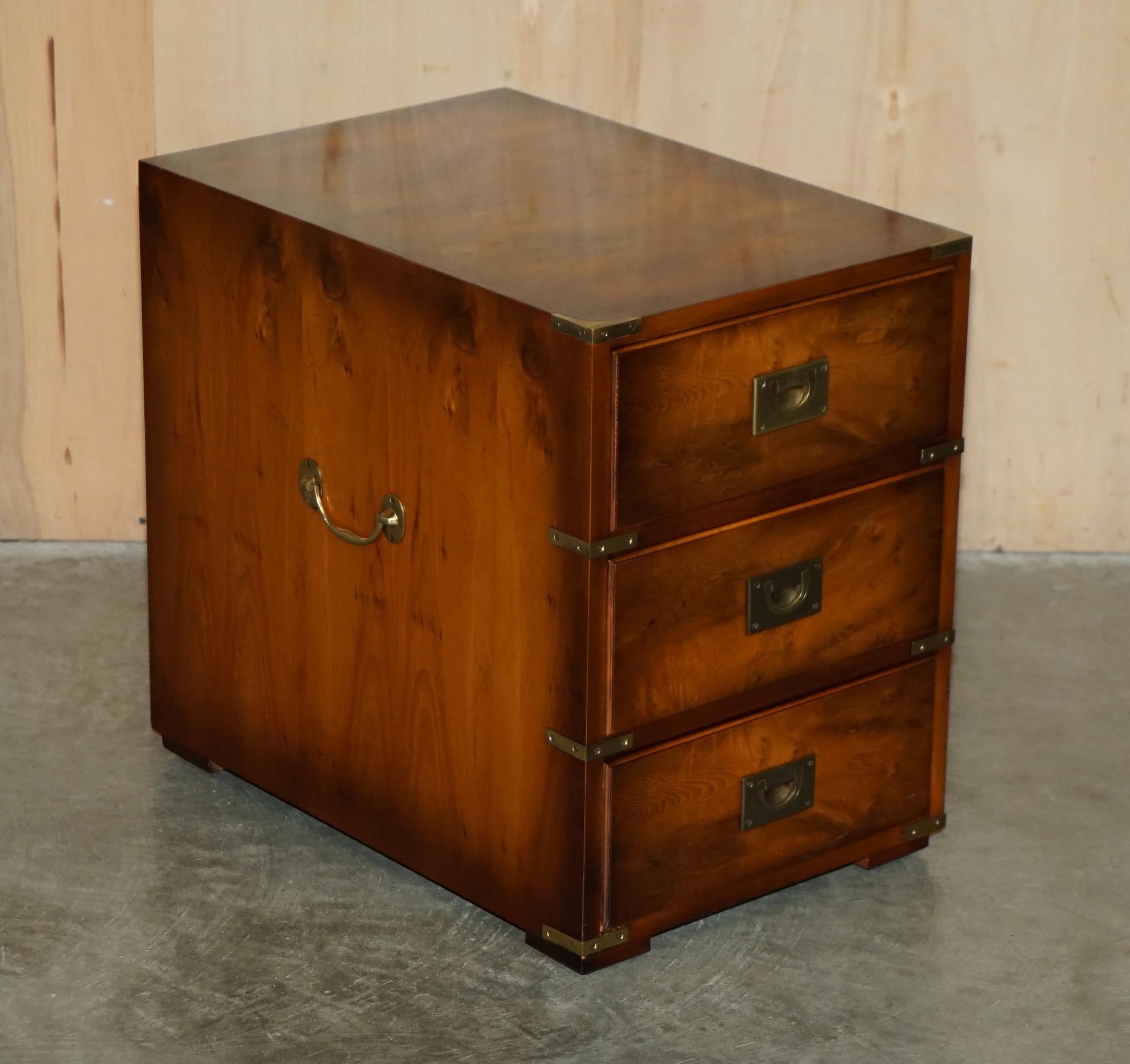 PAIR OF LARGE ViNTAGE MILITARY CAMPAIGN BURR YEW WOOD SIDE LAMP TABLE DRAWERS For Sale 5