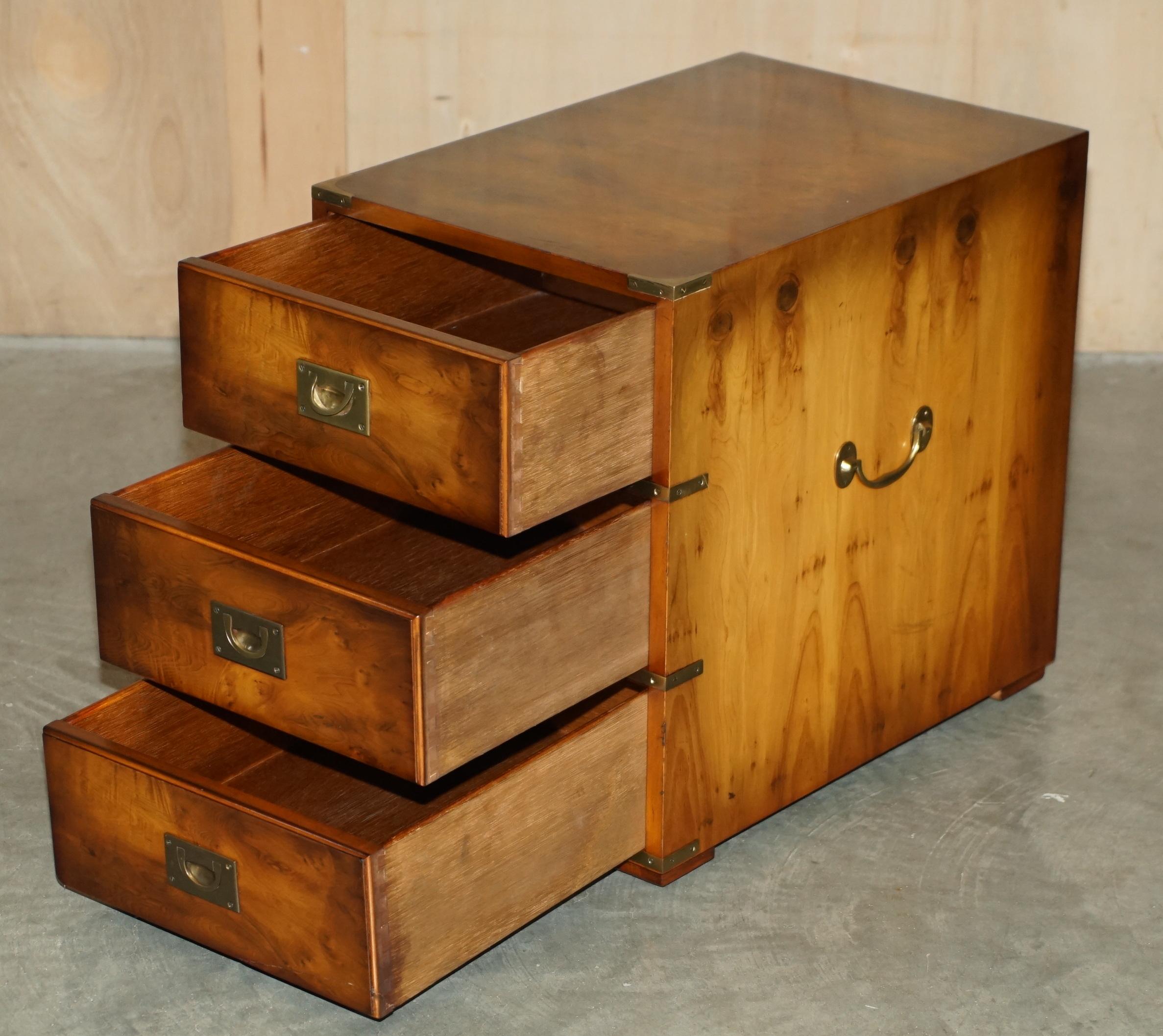 PAIR OF LARGE ViNTAGE MILITARY CAMPAIGN BURR YEW WOOD SIDE LAMP TABLE DRAWERS For Sale 12