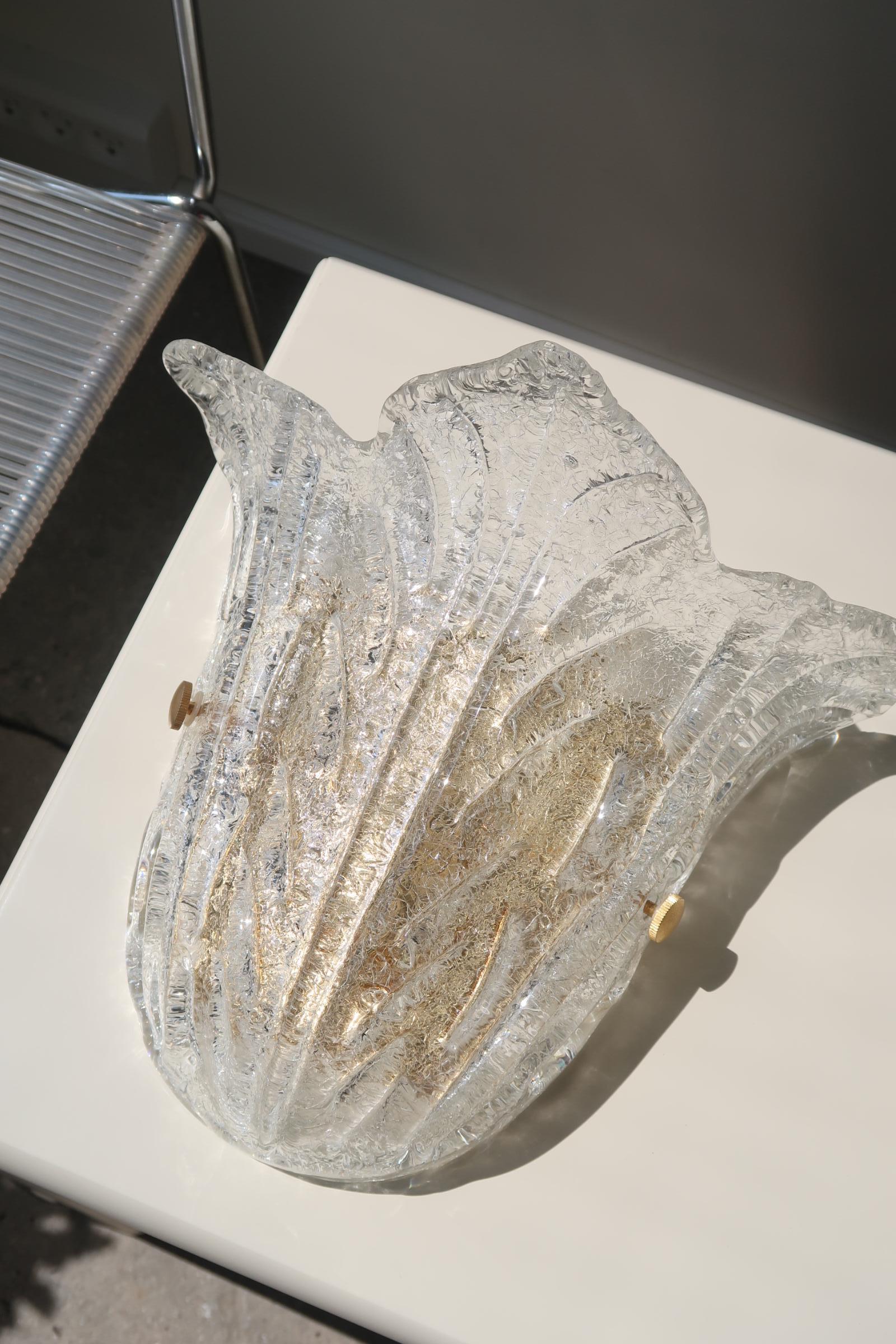 Pareja de grandes apliques vintage Murano años 80 Hollywood Regency Cristal latón claro Cristal de Murano en venta