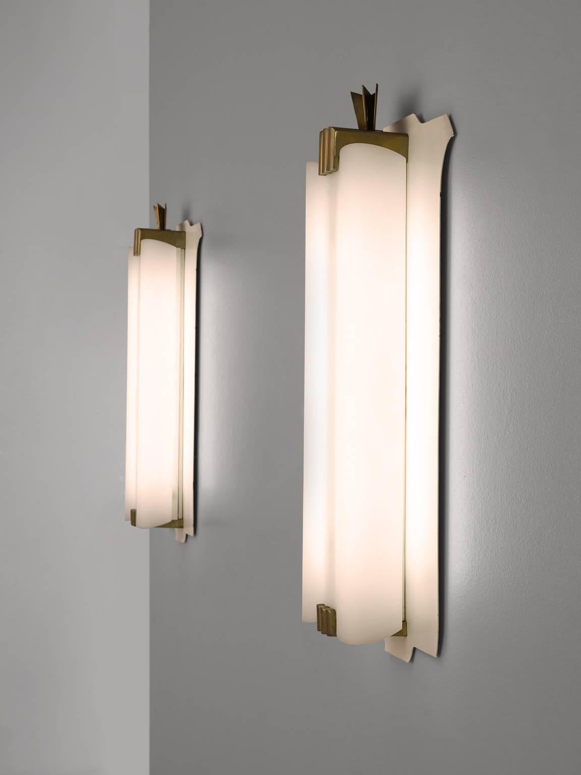 Set of two large wall lights, brass, white opaline acrylic, metal, Italy, 1970s

This set of large wall lights feature solid brass joints on each side and a white coated metal wall elements. The two white opaline shades cover the light source and