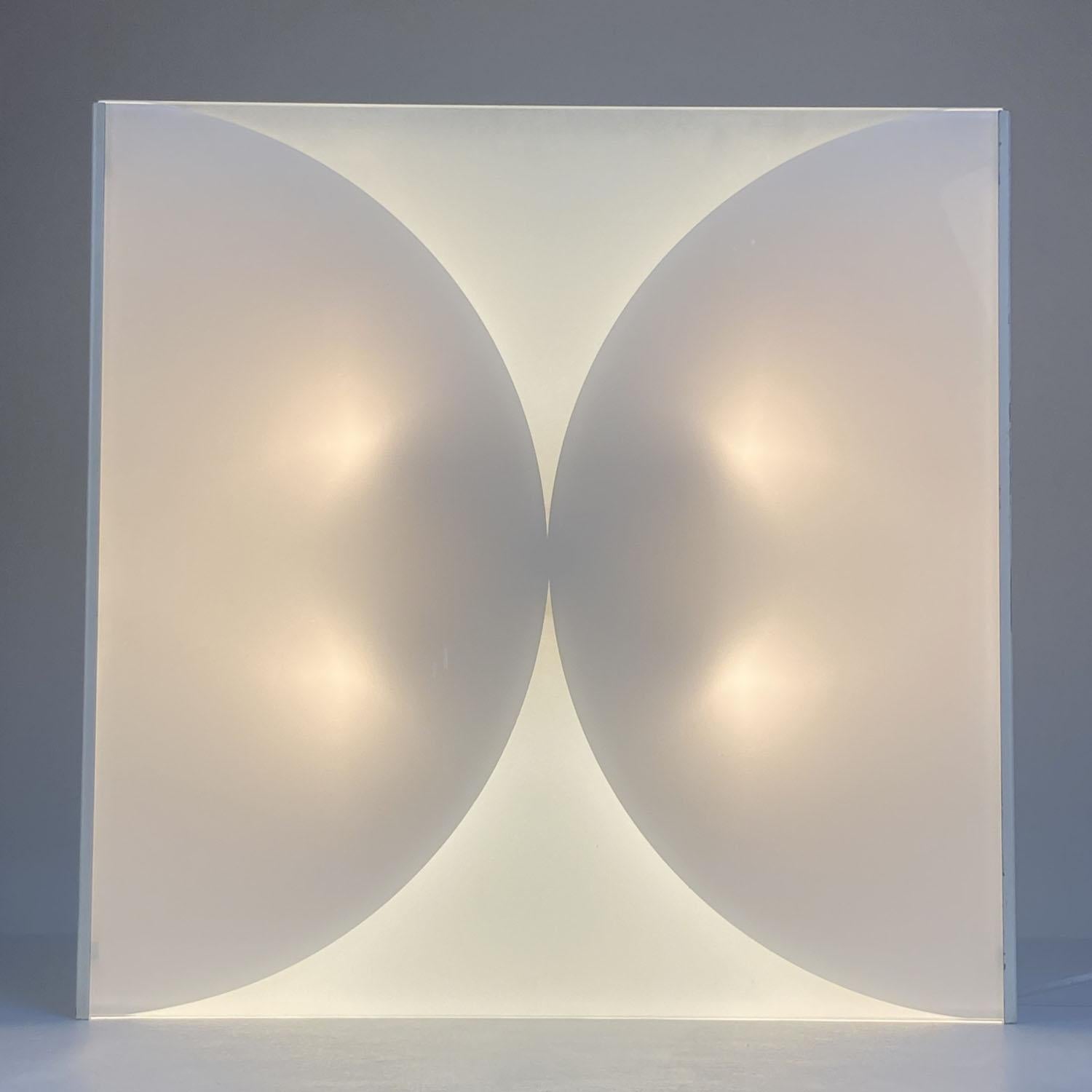 Fin du 20e siècle Paire de grandes appliques murales de Bobo Piccoli pour Fontana Arte en verre blanc en vente