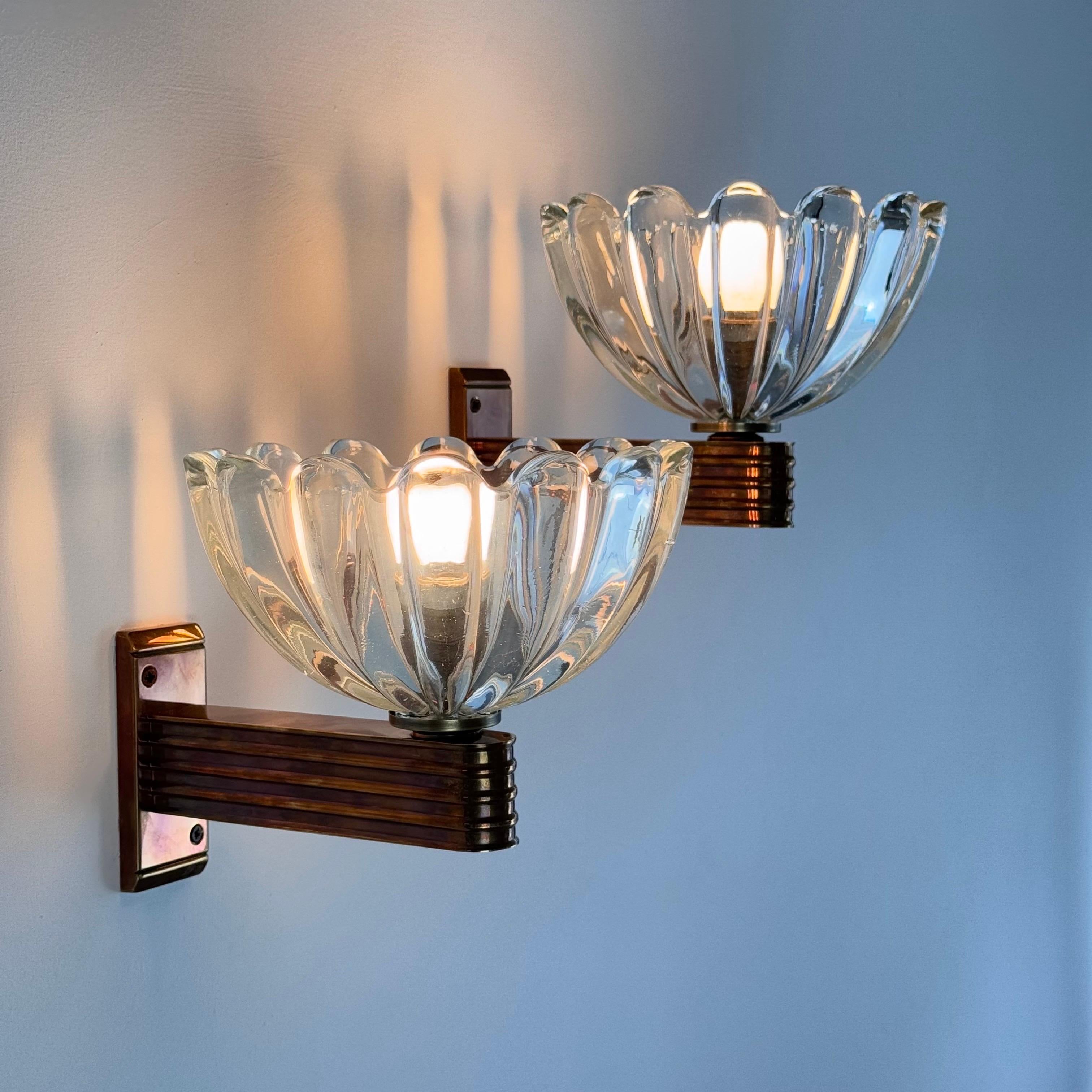 Mid-Century moderno Coppia di grandi lampade da parete di Seguso Vetri d'Arte, attribuite ad Archimede Seguso in vendita