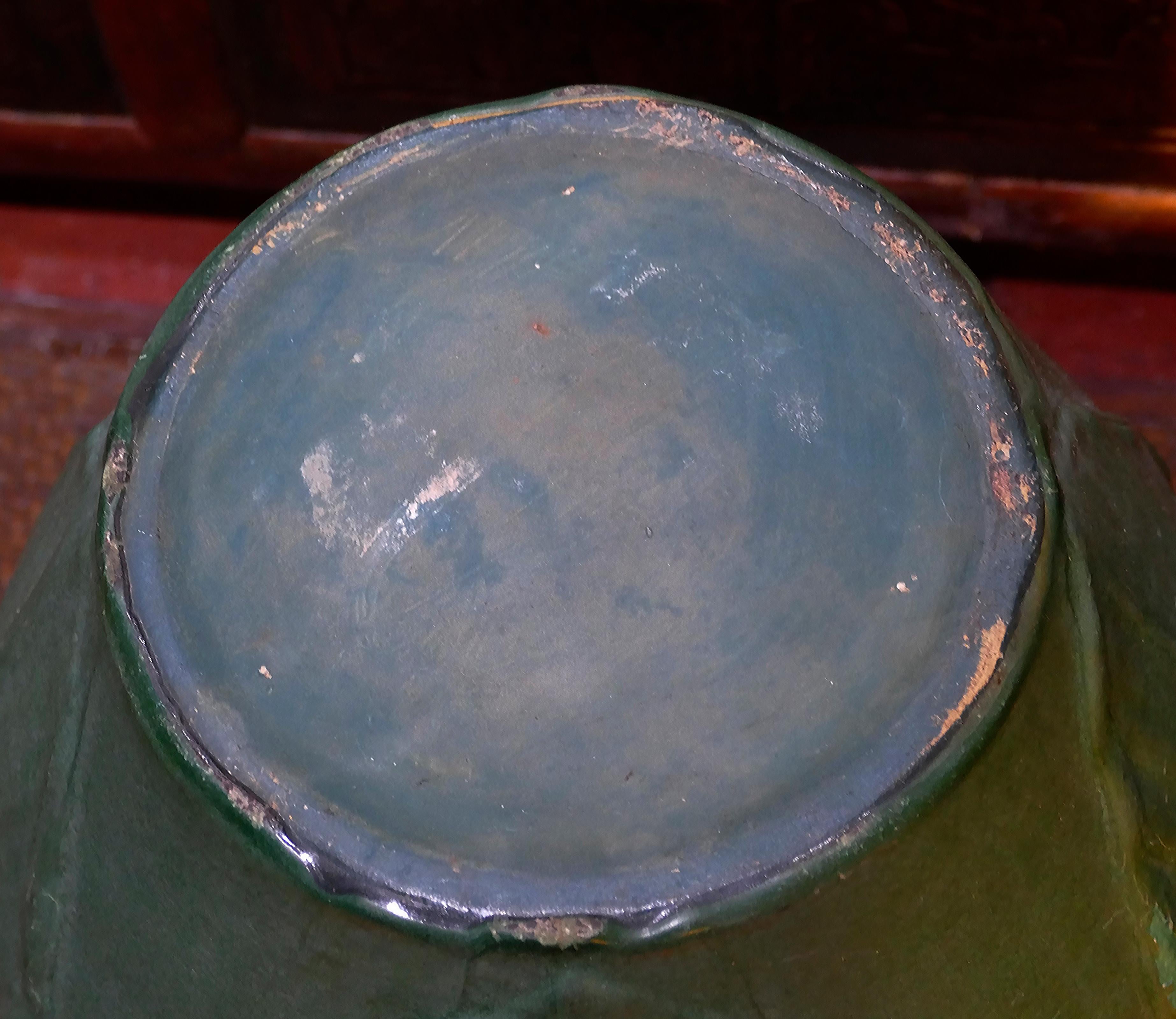 Paar große Weller Pottery Matte Green Leaf Jardinières CIRCA 1910 im Angebot 10