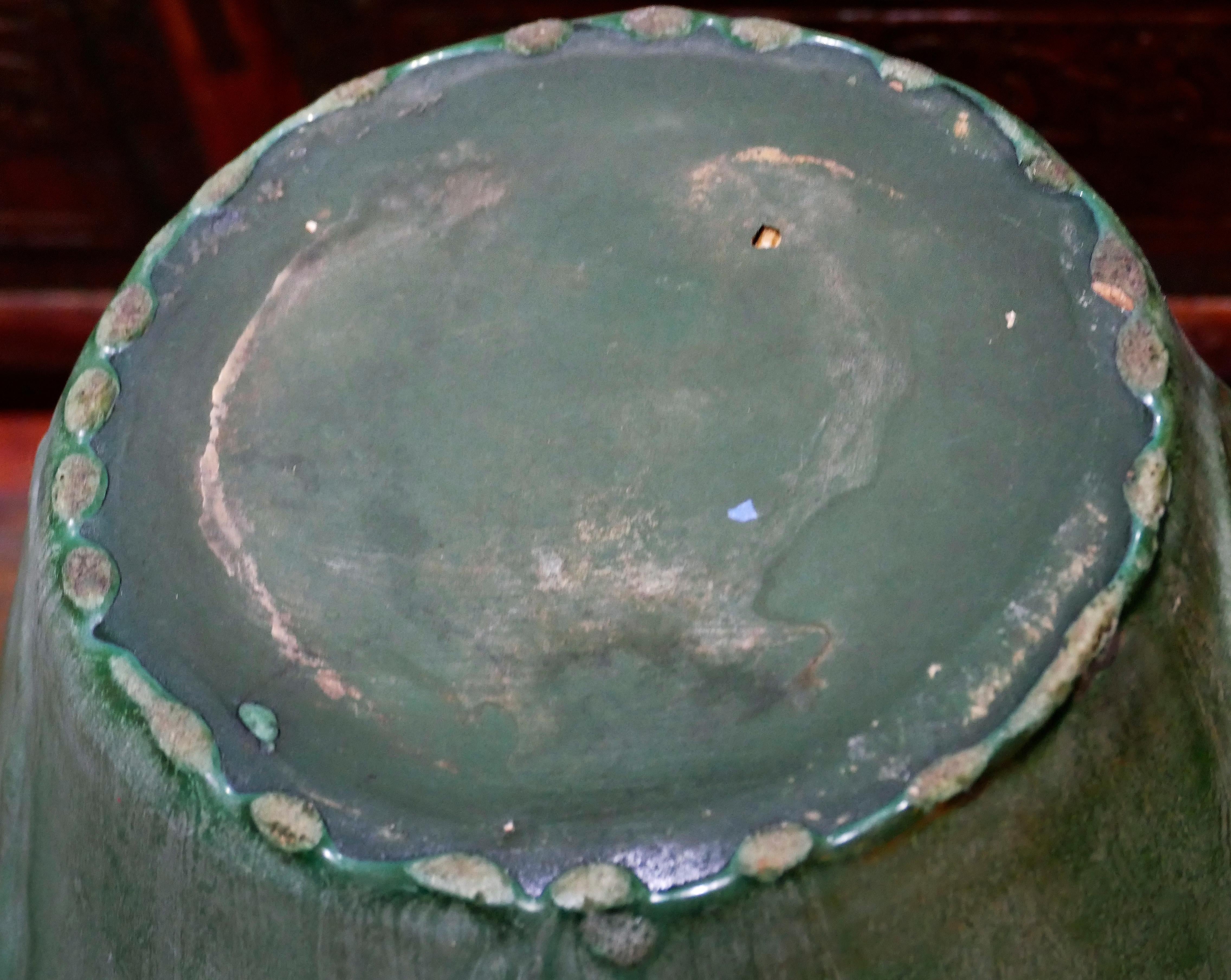 Paar große Weller Pottery Matte Green Leaf Jardinières CIRCA 1910 im Angebot 11