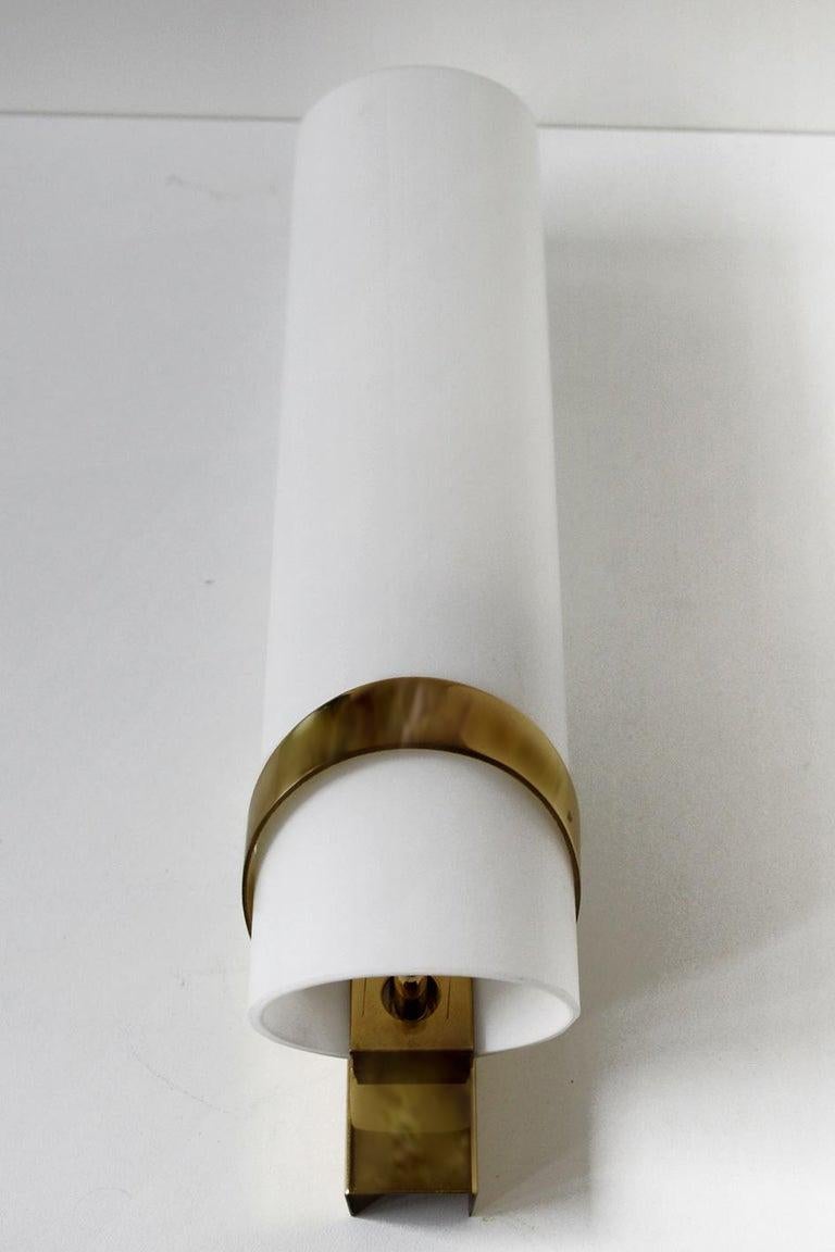 Mid-Century Modern Pair of Large White Glass and Brass Stilnovo Wall Lights Sconces, Italy, 1950s For Sale