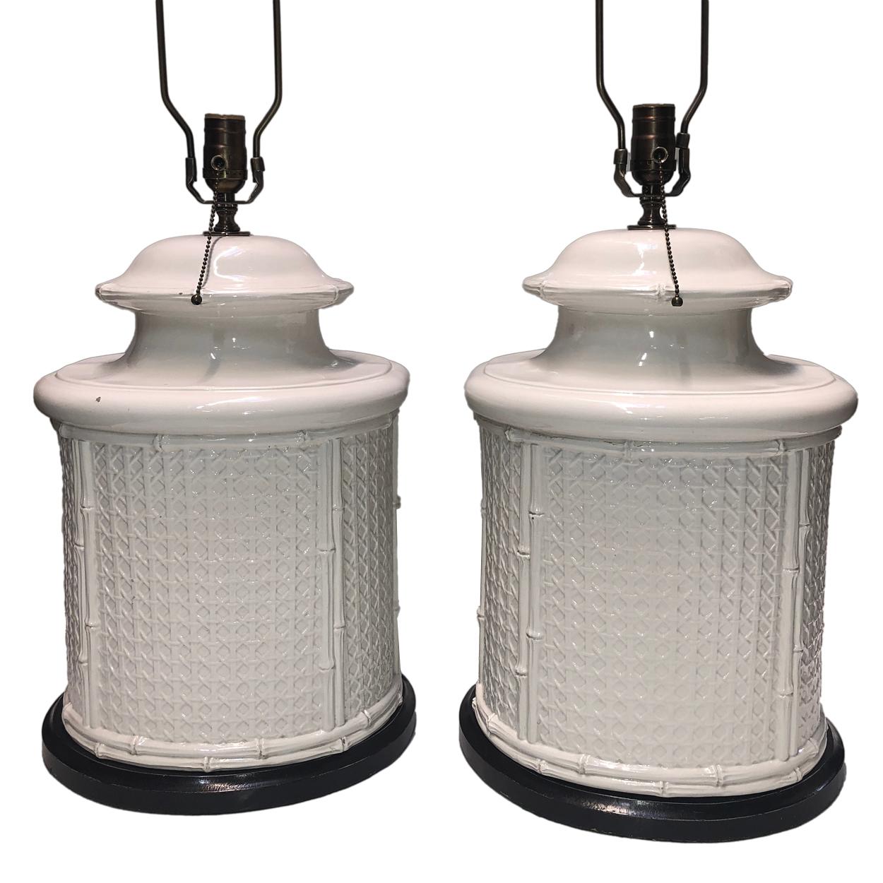 Paar große weiße Porzellan-Tischlampen (Französisch) im Angebot