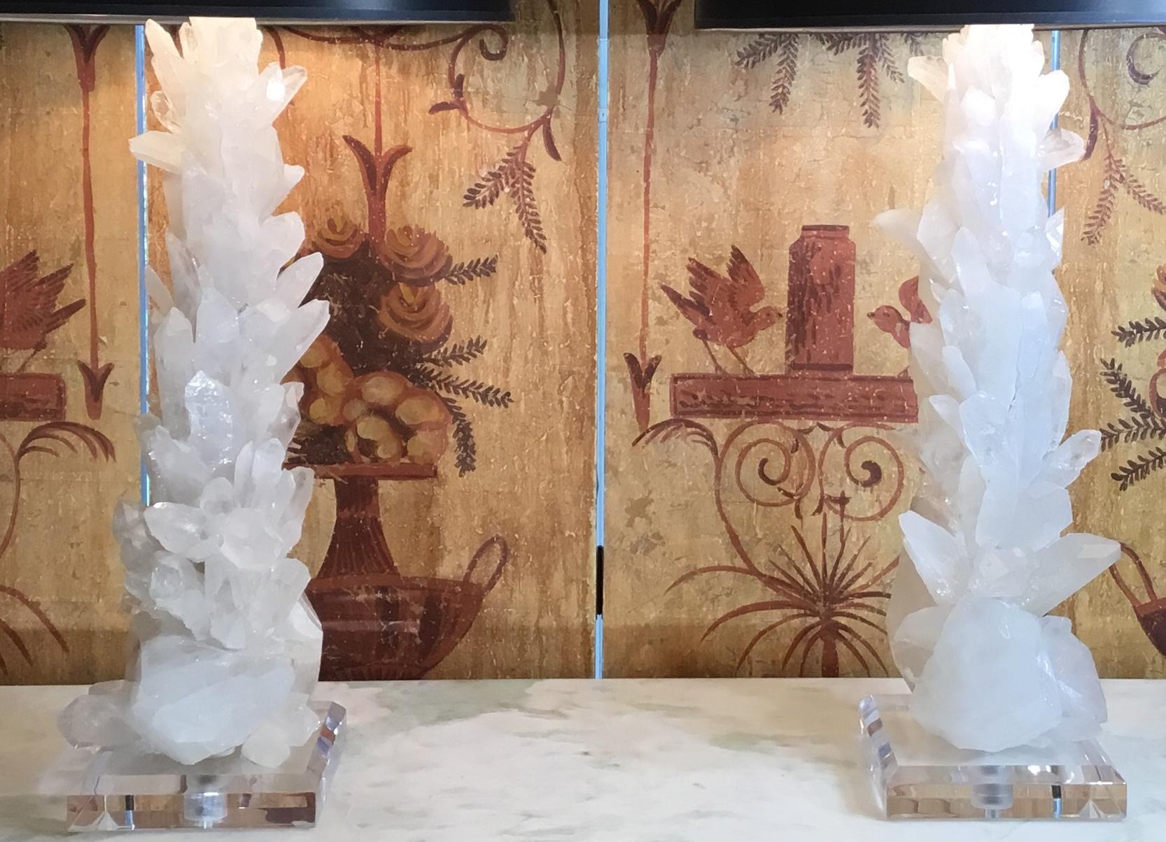 Große weiße Quarzkristall-Tischlampen, Paar (amerikanisch) im Angebot